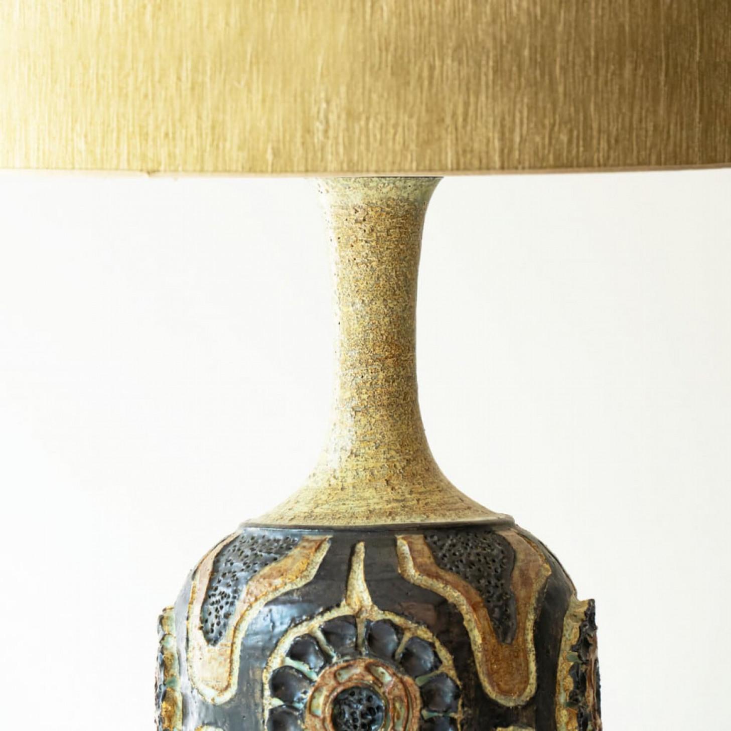 Lámpara de sobremesa figurativa con flor y pantalla natural de R. Houben Otro en venta