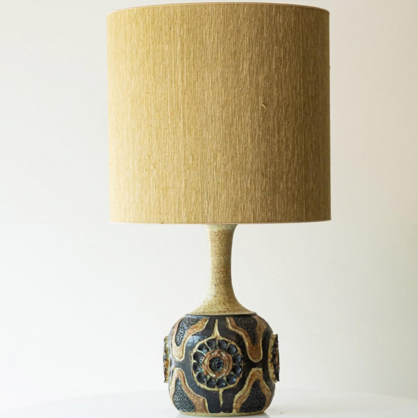 Lámpara de sobremesa figurativa con flor y pantalla natural de R. Houben finales del siglo XX en venta