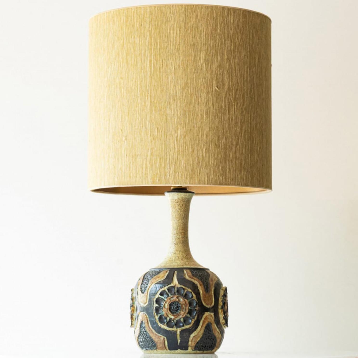 Lámpara de sobremesa figurativa con flor y pantalla natural de R. Houben Cerámico en venta