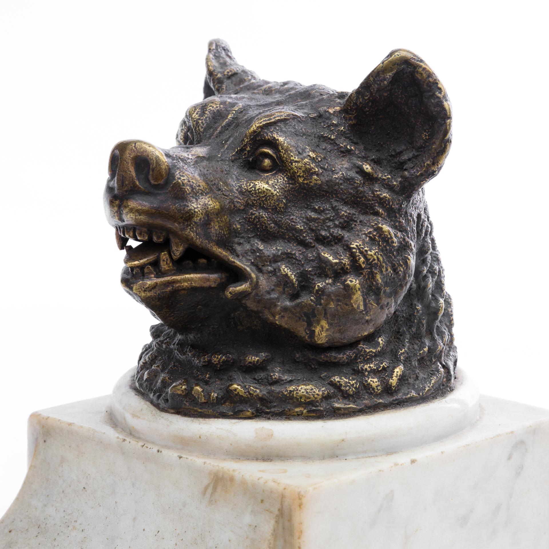 Inkwell in the form of a bear's head, made of bronze, gilded inside, placed on a marble base. Inside, an original, glass ink cartridge. A luxurious, cabinet item made with a precise, costly method.

The item has a very original form. On the high