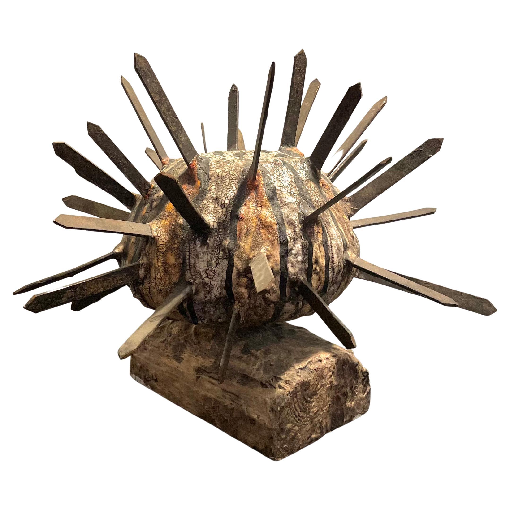 Figurative Marine-Urchin-Skulptur, „Garota“, 2015 Mixed Media, Jess Pelegr im Angebot