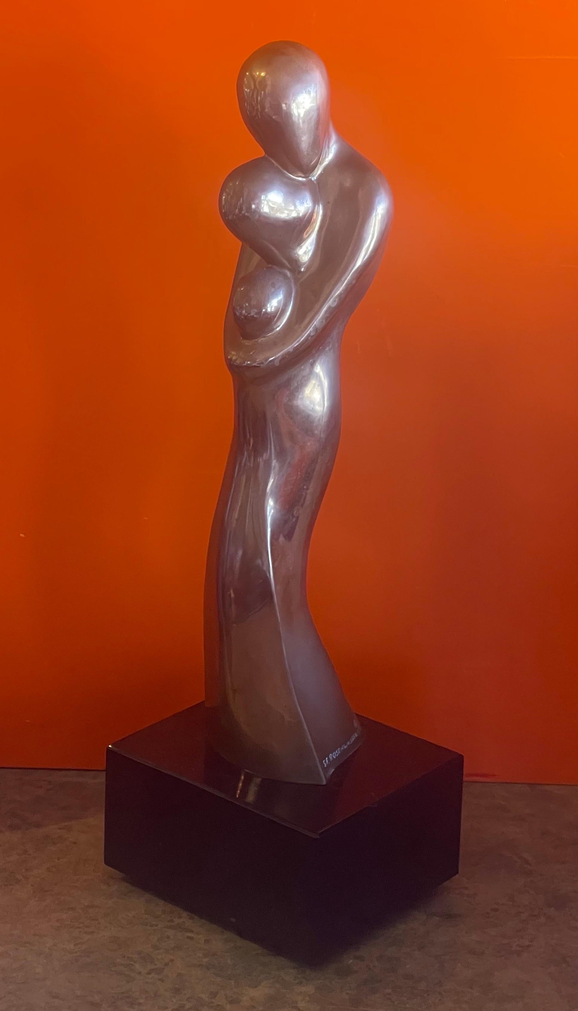 Figurative Bronzeskulptur von Mutter und Kind auf Marmorsockel von Sy Rosenwasser im Angebot 7
