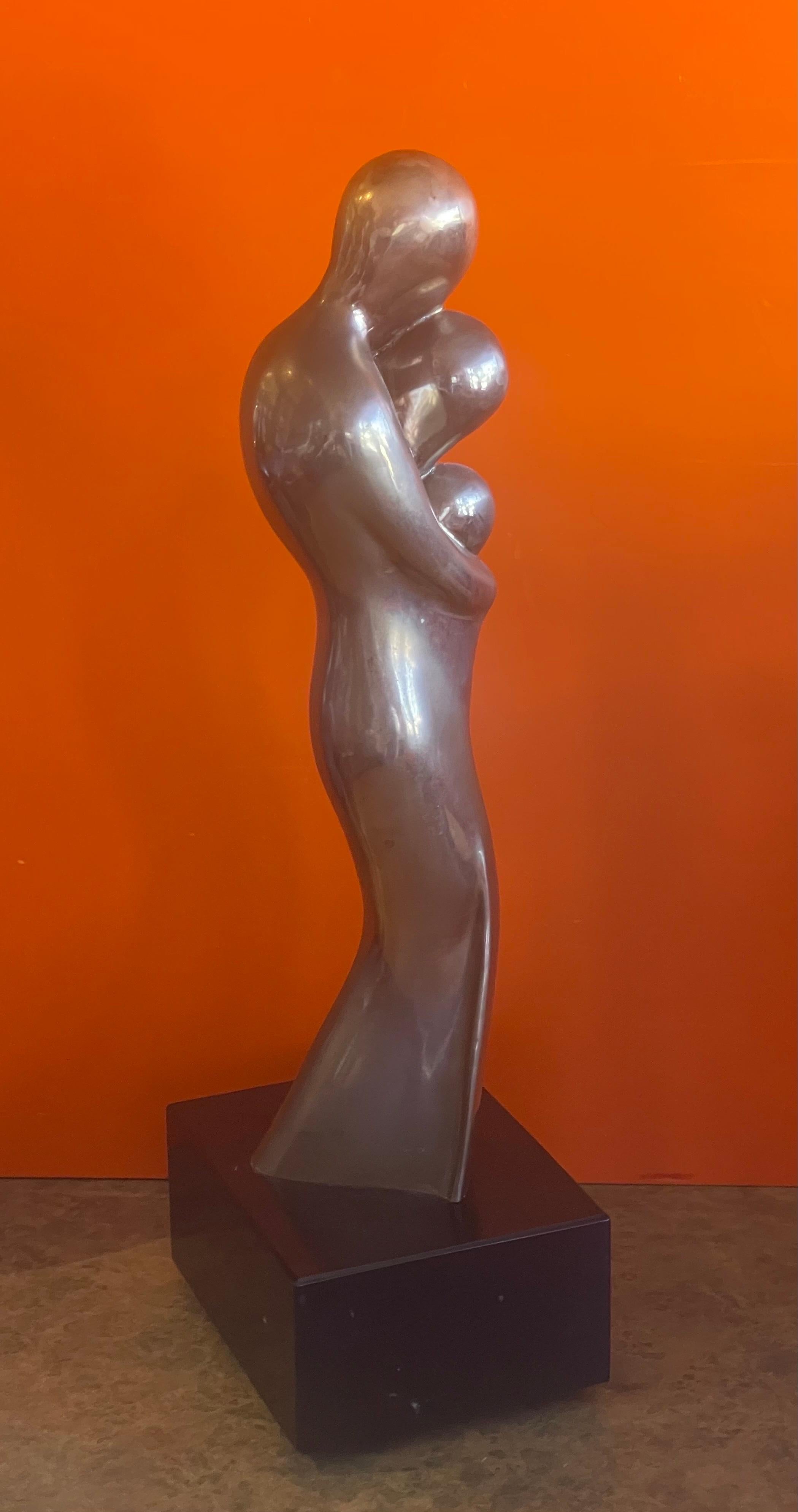 Figurative Bronzeskulptur von Mutter und Kind auf Marmorsockel von Sy Rosenwasser im Zustand „Gut“ im Angebot in San Diego, CA