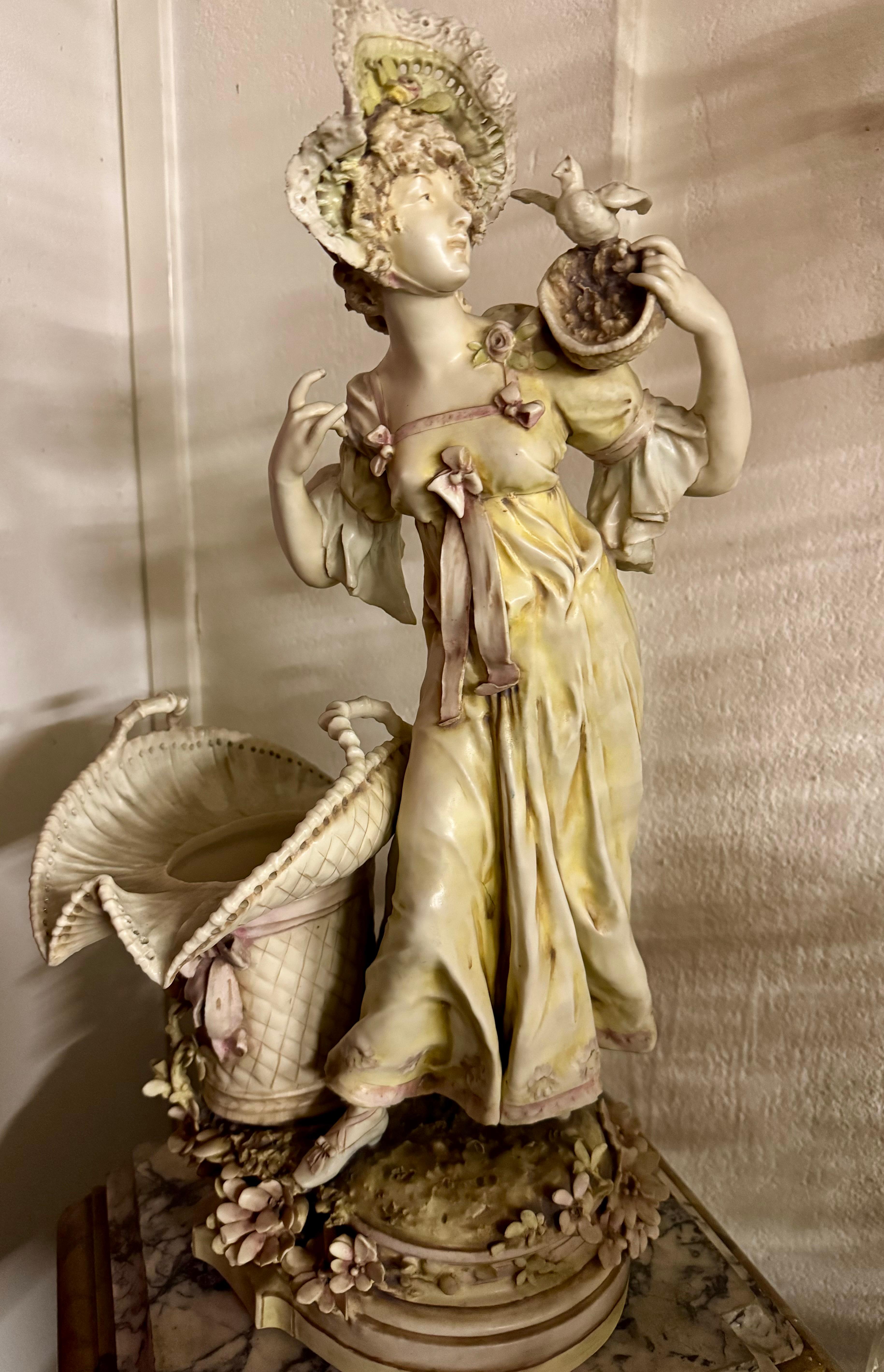 Art Nouveau Scultura figurativa in porcellana austriaca in vendita