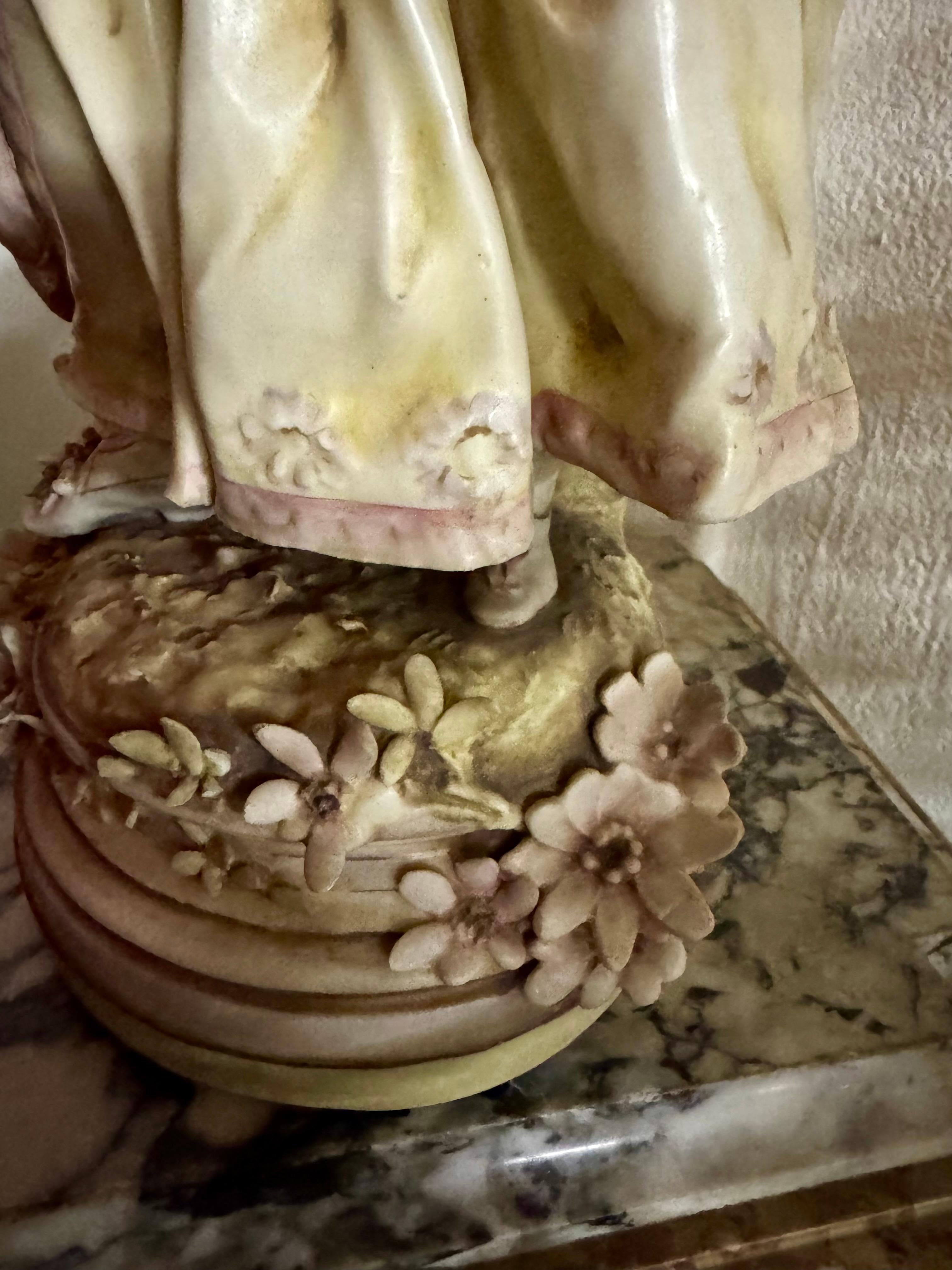 Scultura figurativa in porcellana austriaca In condizioni buone in vendita a Los Angeles, CA