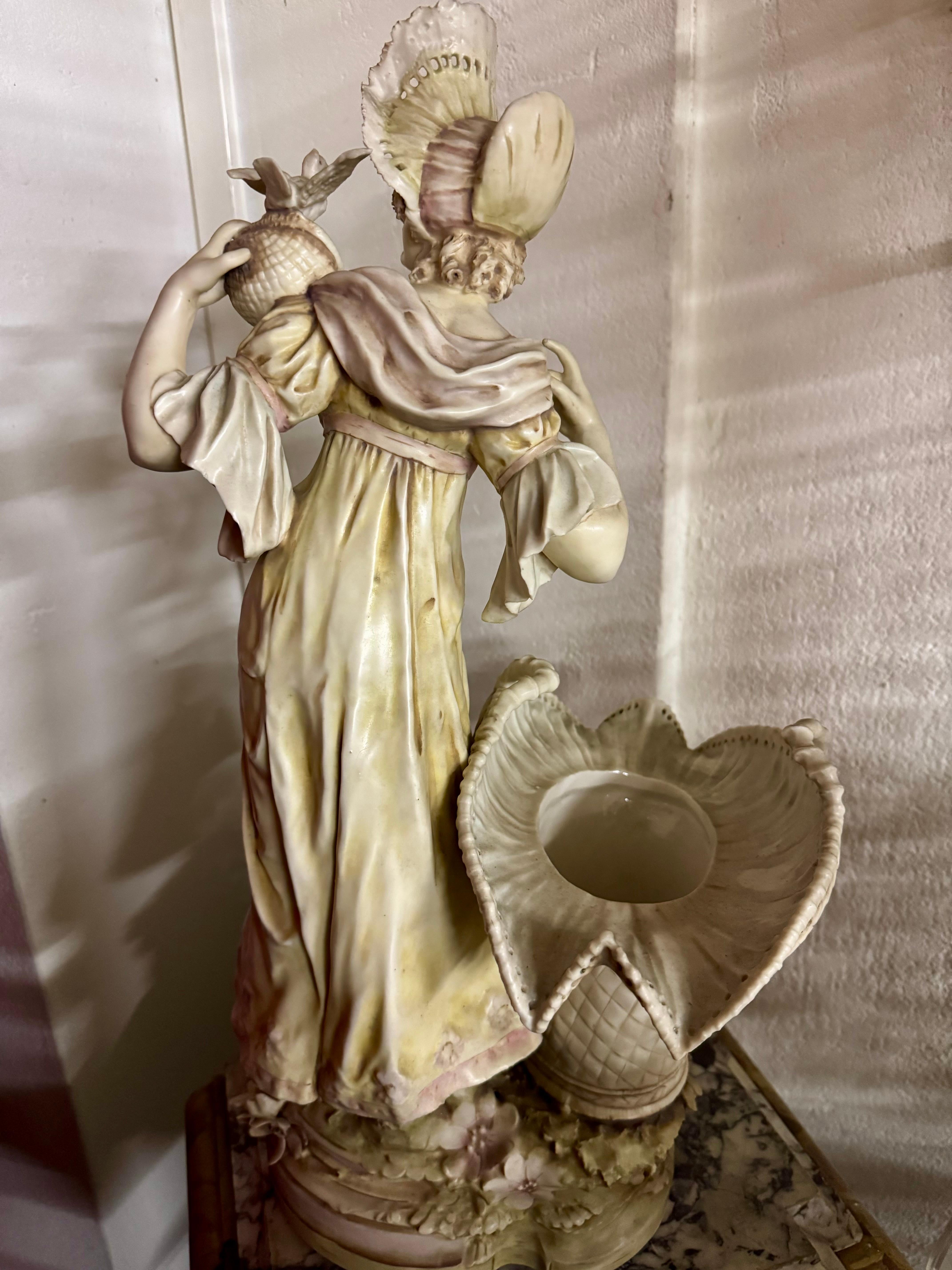 Porcellana Scultura figurativa in porcellana austriaca in vendita