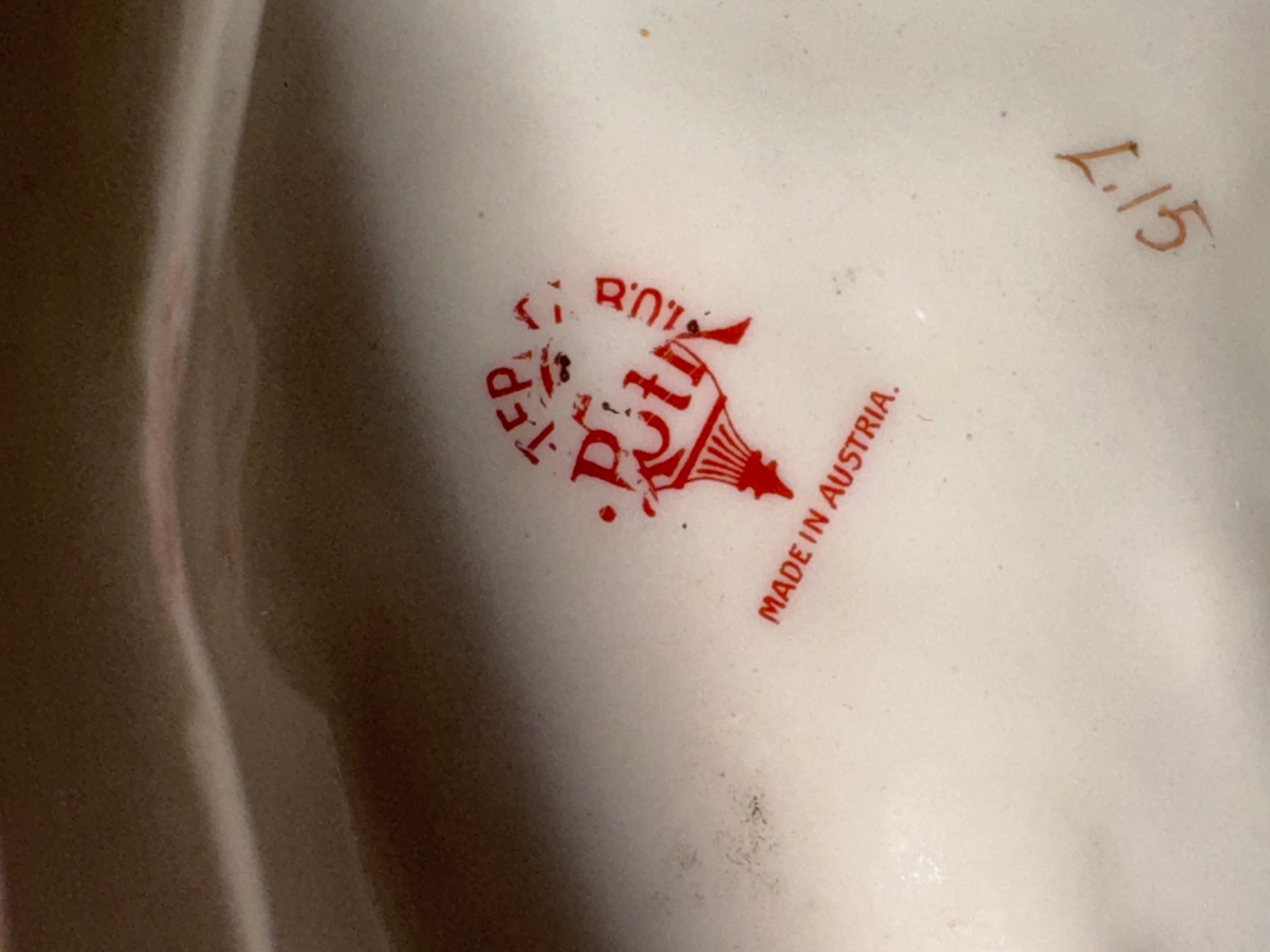 Scultura figurativa in porcellana austriaca in vendita 1