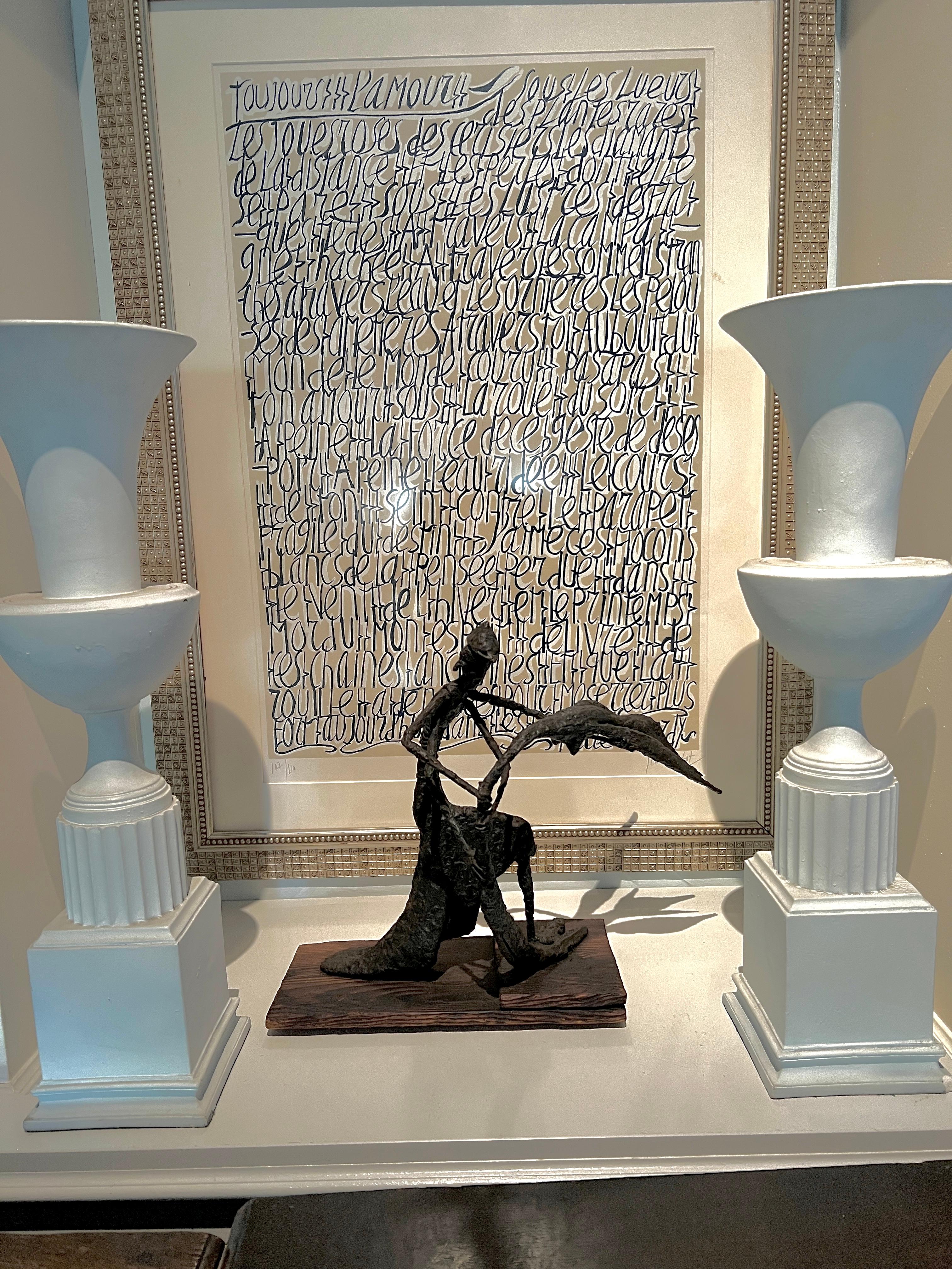 Escultura figurativa montada sobre madera al estilo de Giacometti en venta 5