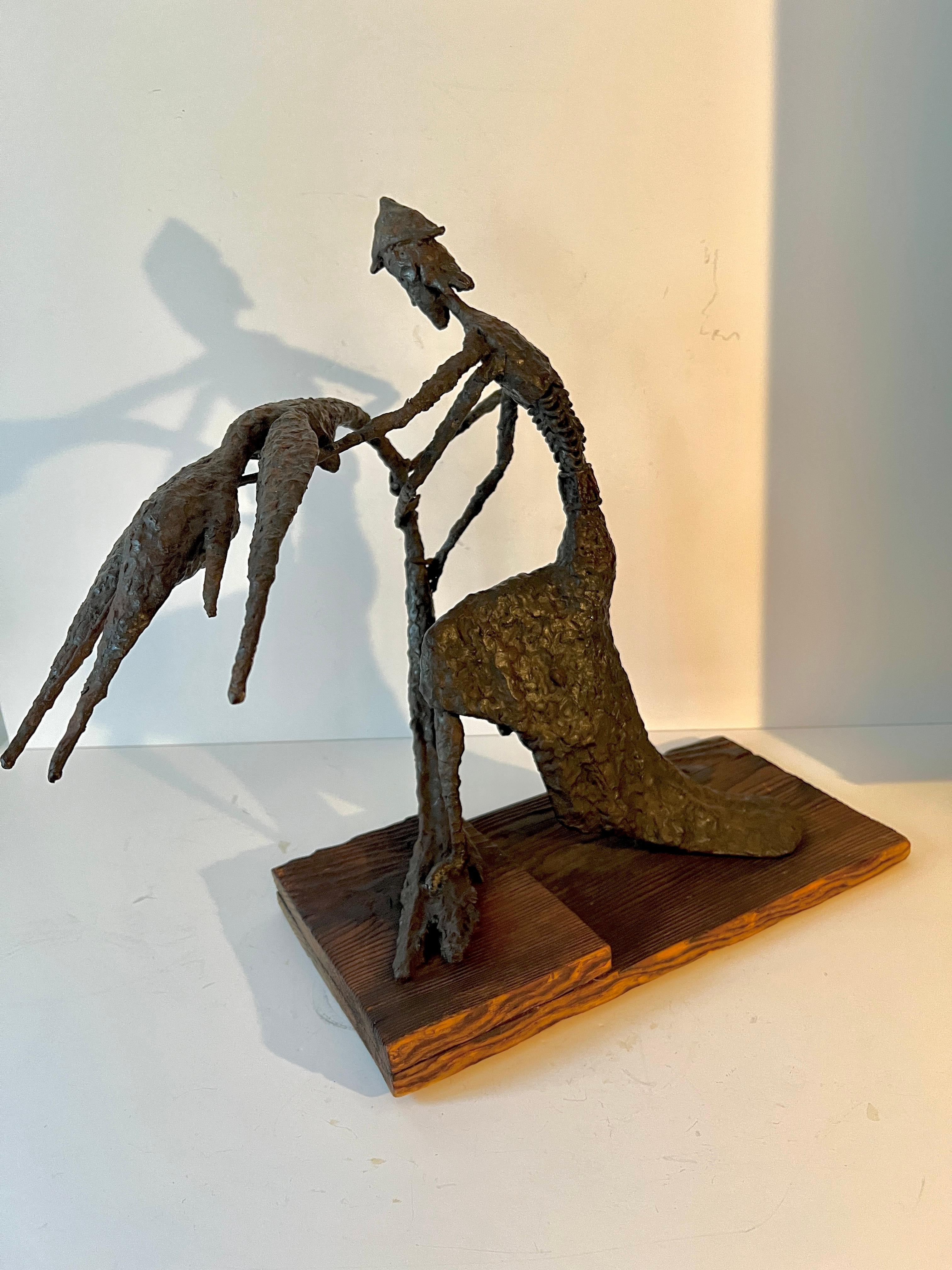 Escultura figurativa montada sobre madera al estilo de Giacometti en Bueno estado para la venta en Los Angeles, CA