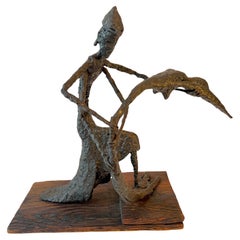 Escultura figurativa montada sobre madera al estilo de Giacometti