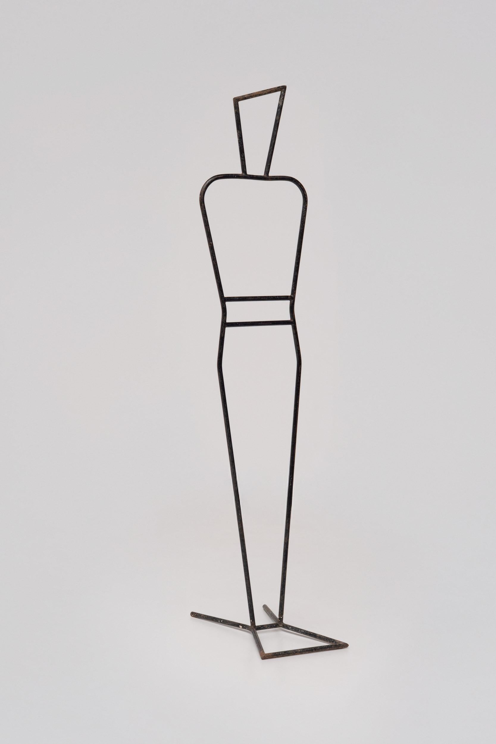 Français Sculpture figurative de mannequin en acier et porte-vêtements, années 1960 France en vente