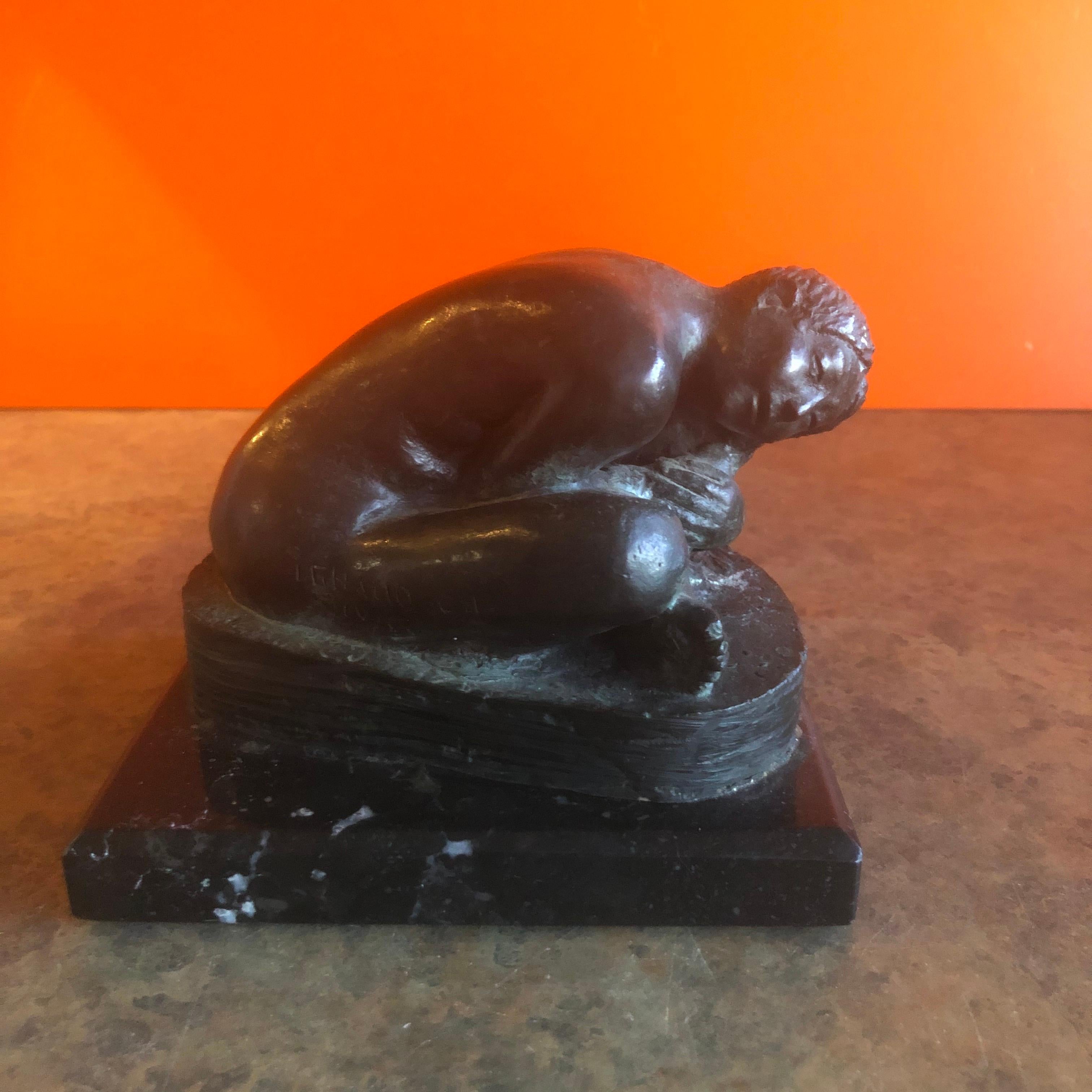 Femme figurative en bronze d'Ignacio Castenada Jarmillo en vente 3