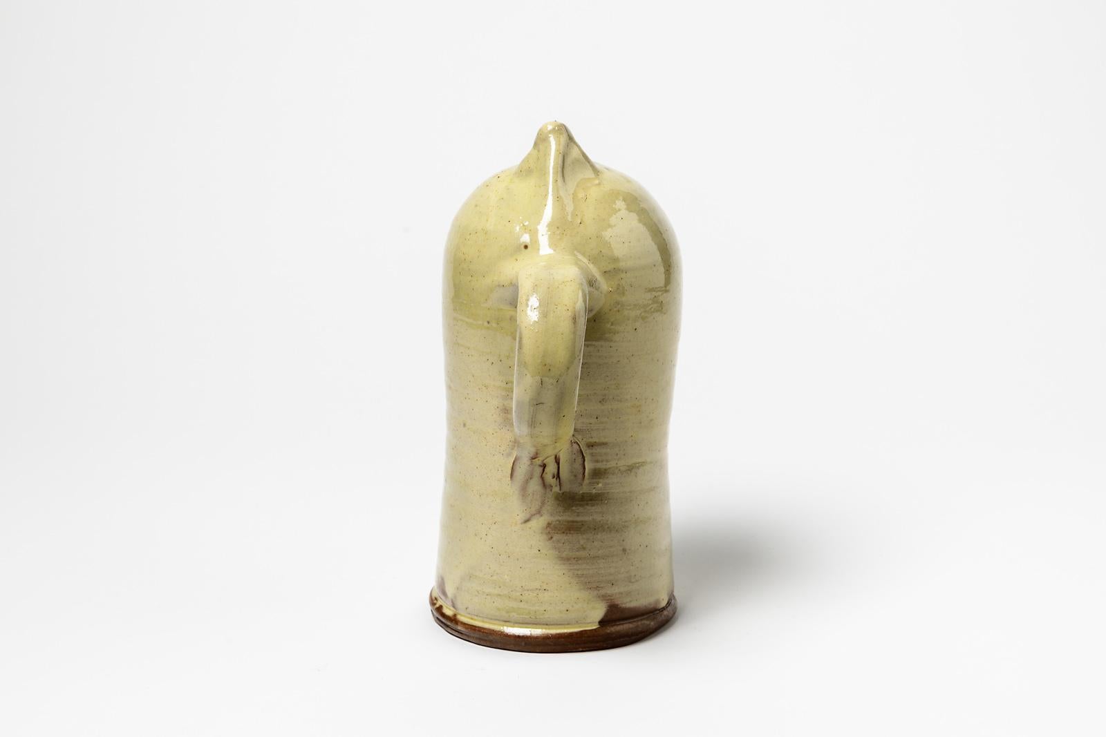 Gelber Keramikkrug von JJ Dubernard, Französische Keramik im Angebot 1