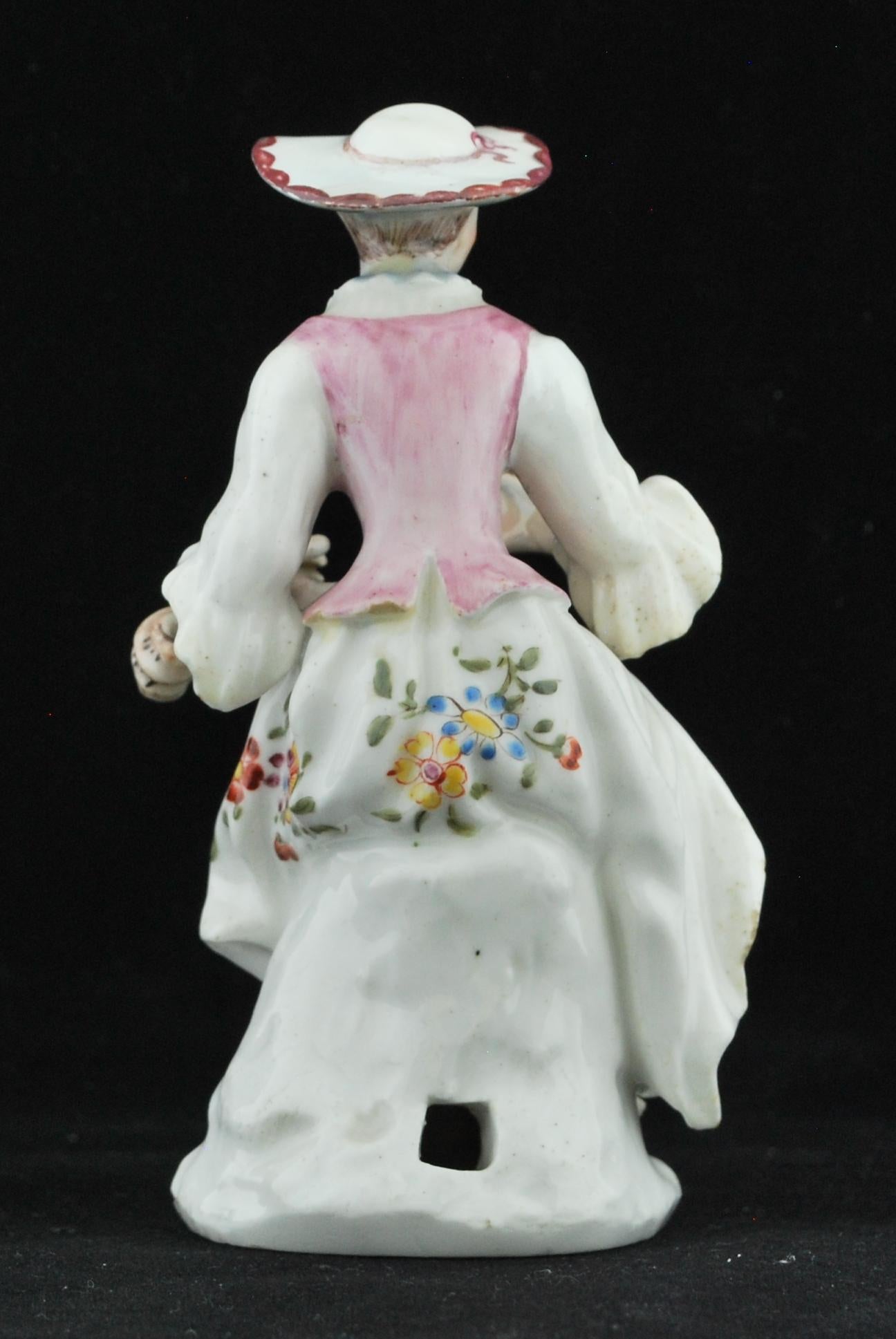 Rococo Figure Colombine avec sa vielle à roue:: manufacture de porcelaine de Bow:: vers 1756 en vente