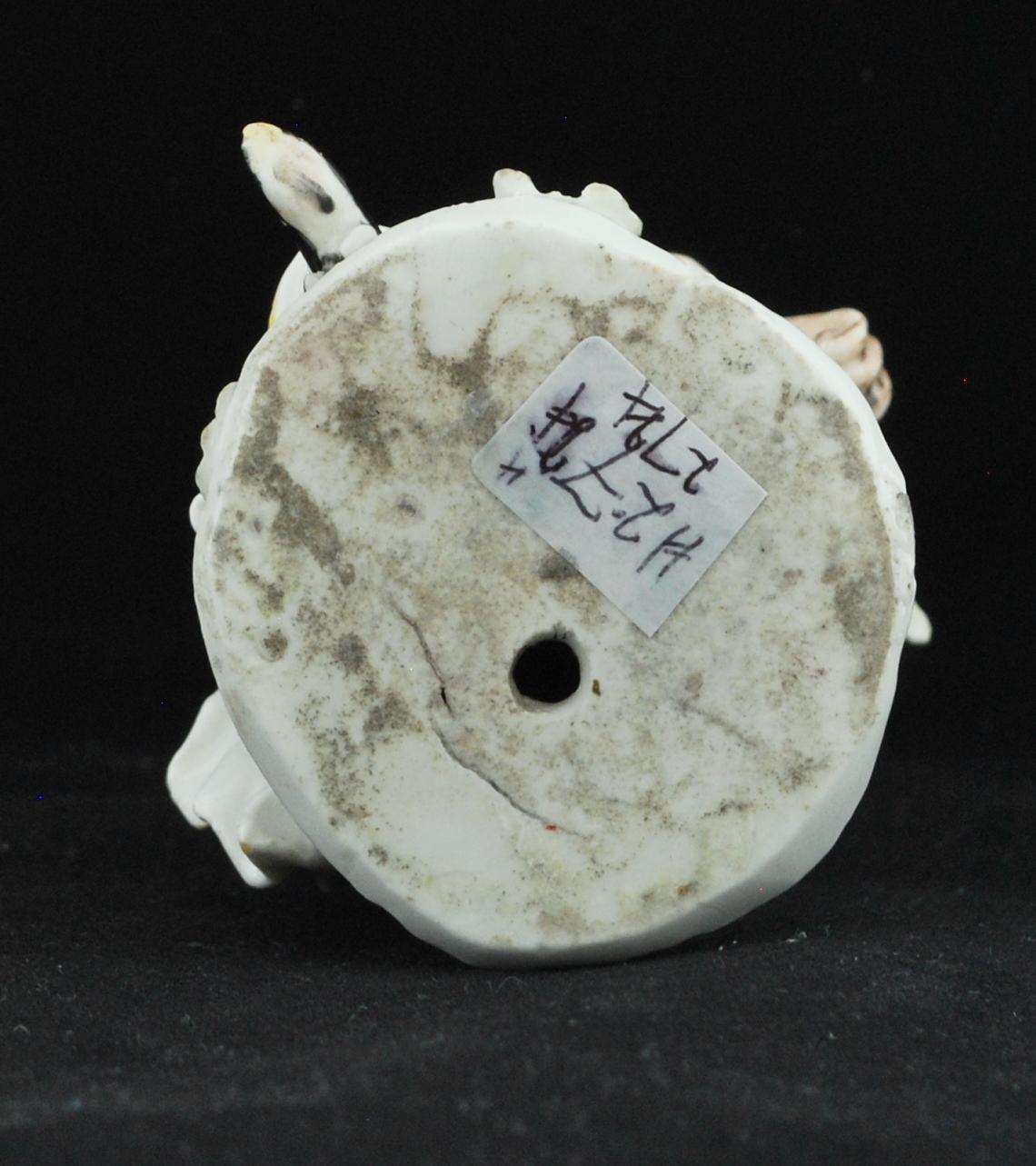 Moulé Figure Colombine avec sa vielle à roue:: manufacture de porcelaine de Bow:: vers 1756 en vente