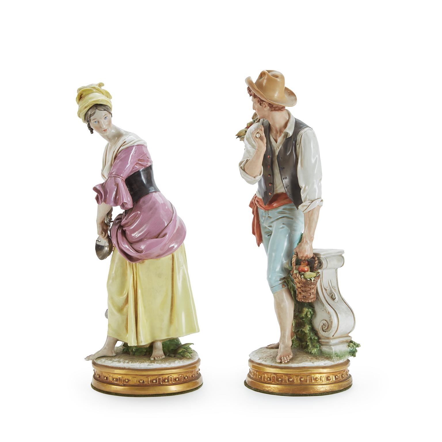 Figura di Contadini Porcellana Italiana Cappe 1960s Allegoria dell Abbondanza Renacimiento neoclásico en venta