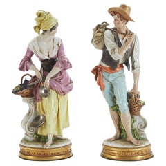 Figure di Contadini Porcellana Italiana Cappe 1960s Allegoria dell Abbondanza