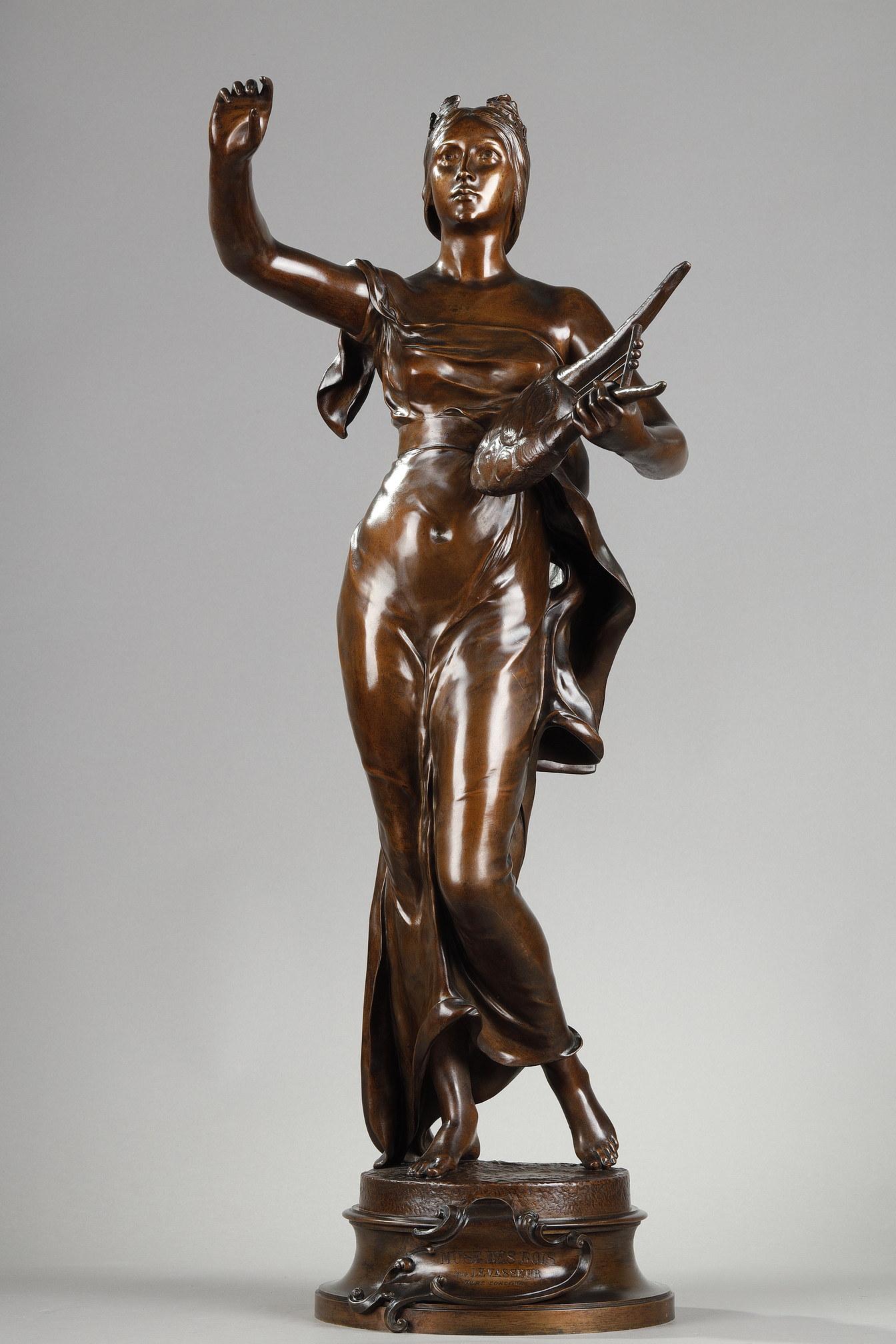 Sculpture en bronze à patine médaillon dite 
