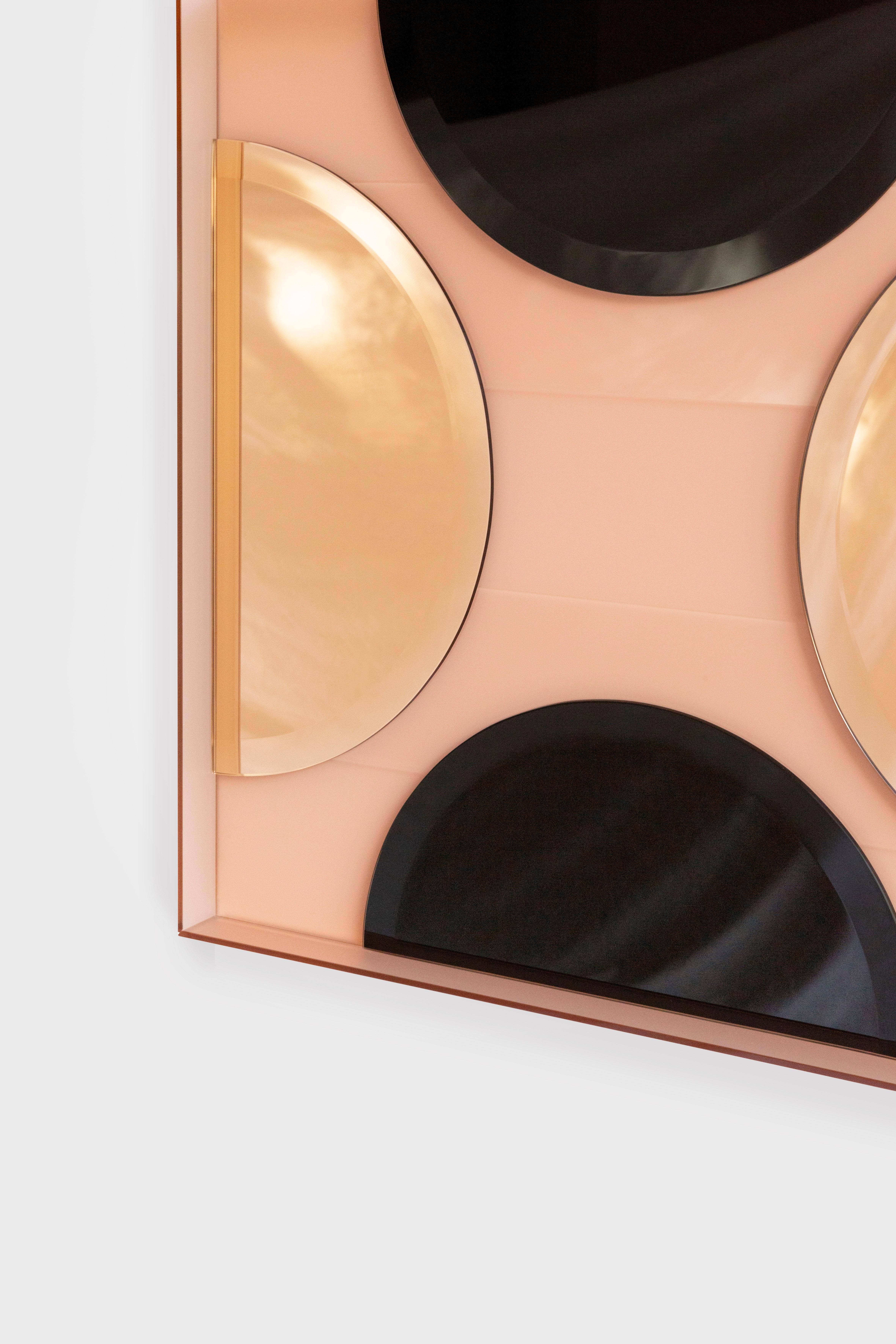 Fatto a mano Figure M3 Pink Mirror in vendita
