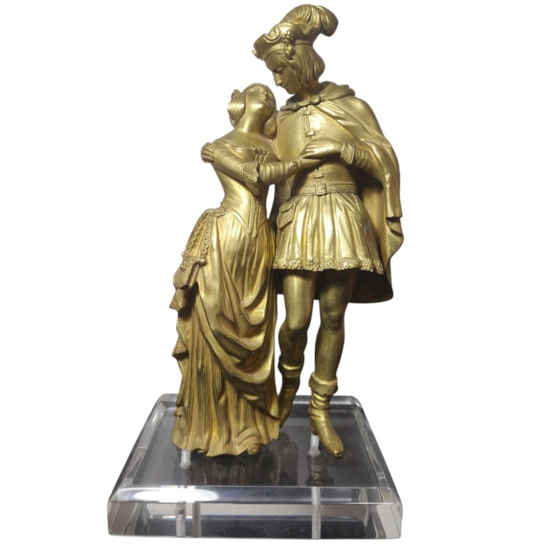 Bronzo Figura di una coppia di innamorati, scena francese, in bronzo dorato, con base in acrilico in vendita