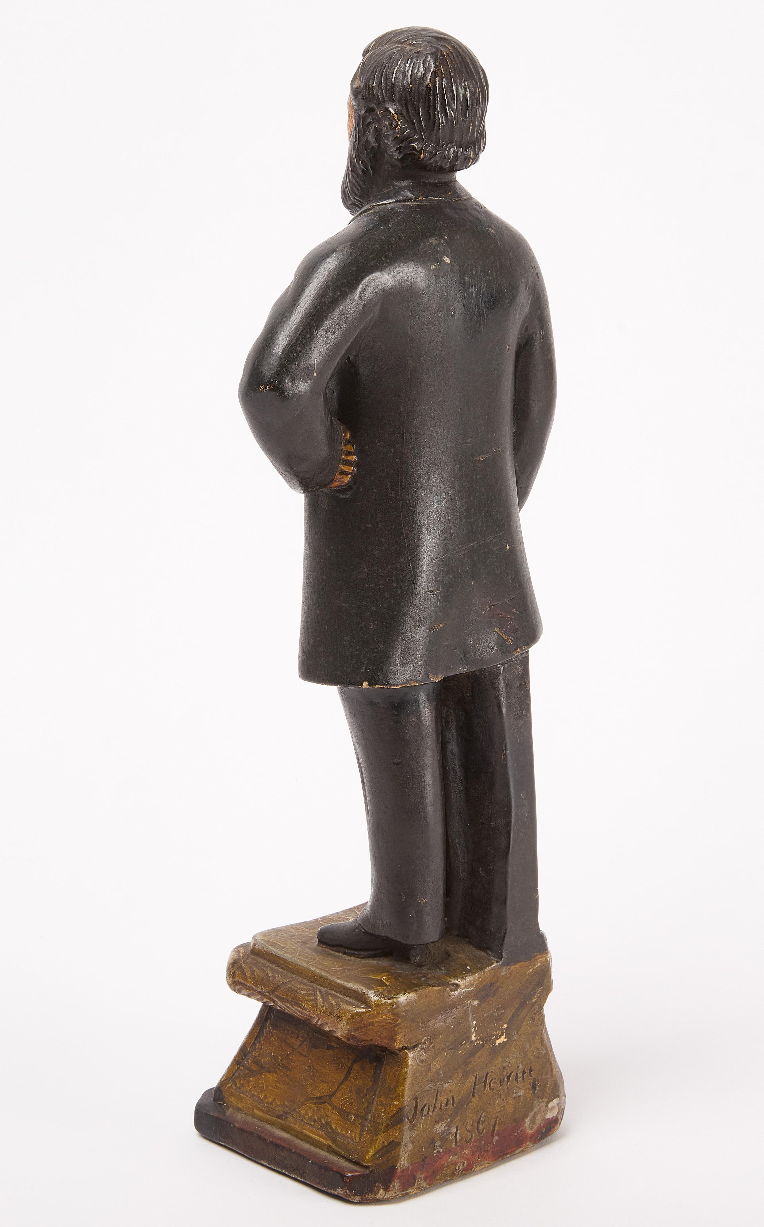 Figure d'homme d'État. Poterie en grès peinte. Signé John Hewitt et daté de 1867. Peinture originale.

H 15-5/8