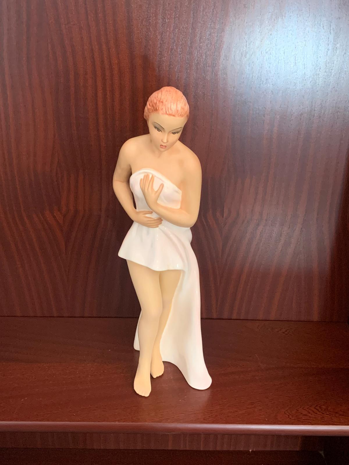 Art Déco Figura di ragazza con telo da spiaggia di Le Bertetti Torino, anni '40 in vendita