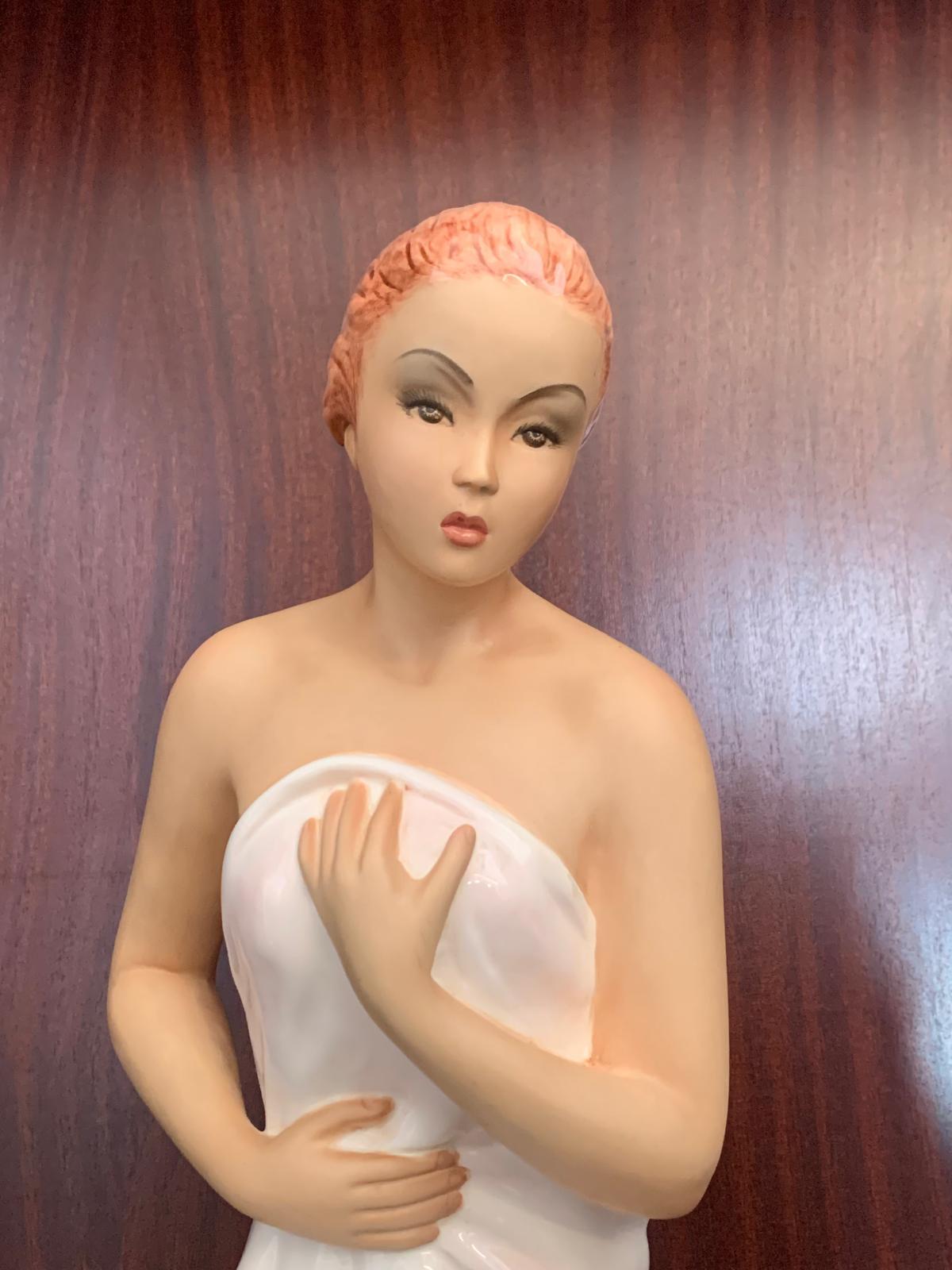 Figura di ragazza con telo da spiaggia di Le Bertetti Torino, anni '40 in vendita 1