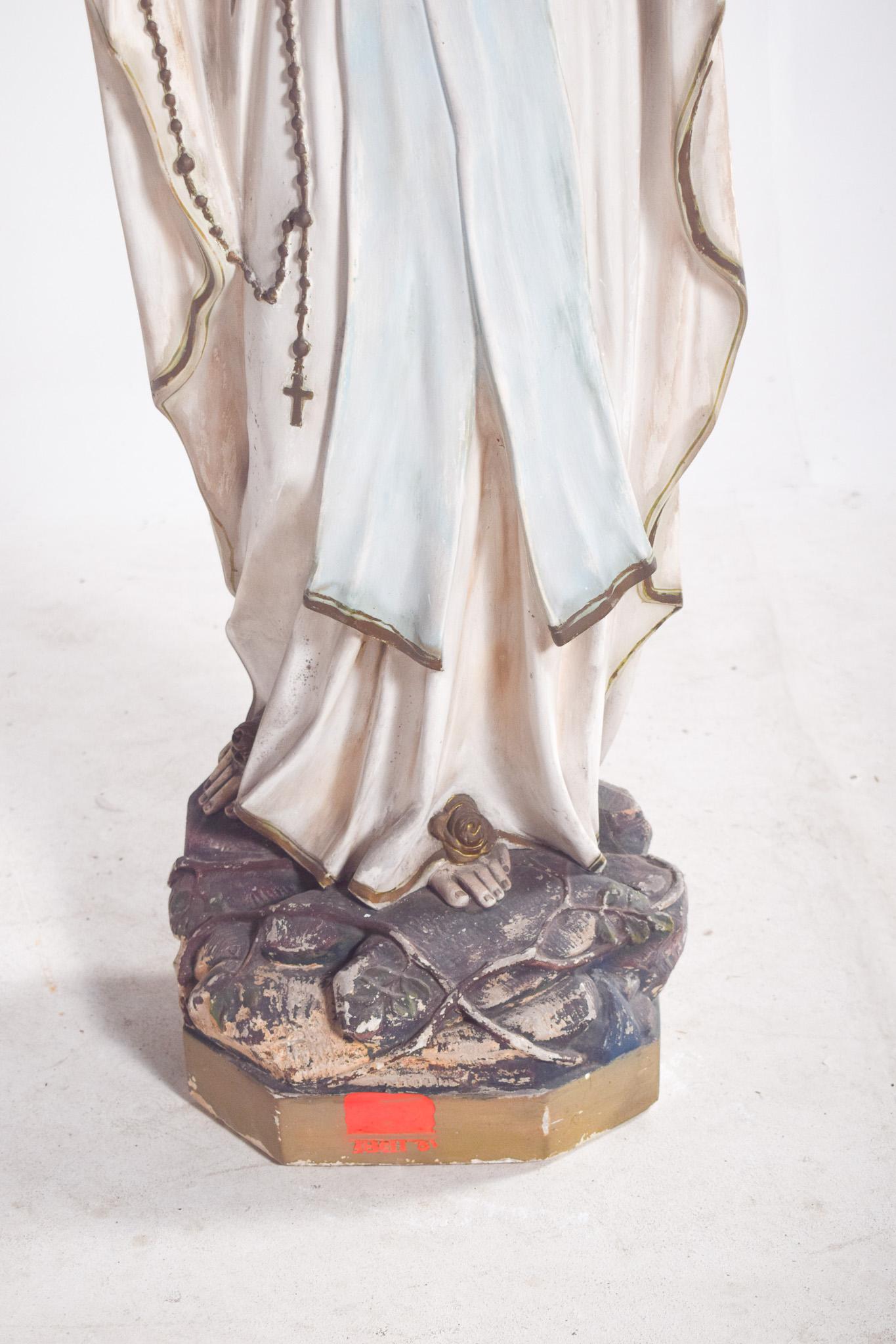 Rococò Figura di Nostra Signora di Lourdes in ceramica in vendita