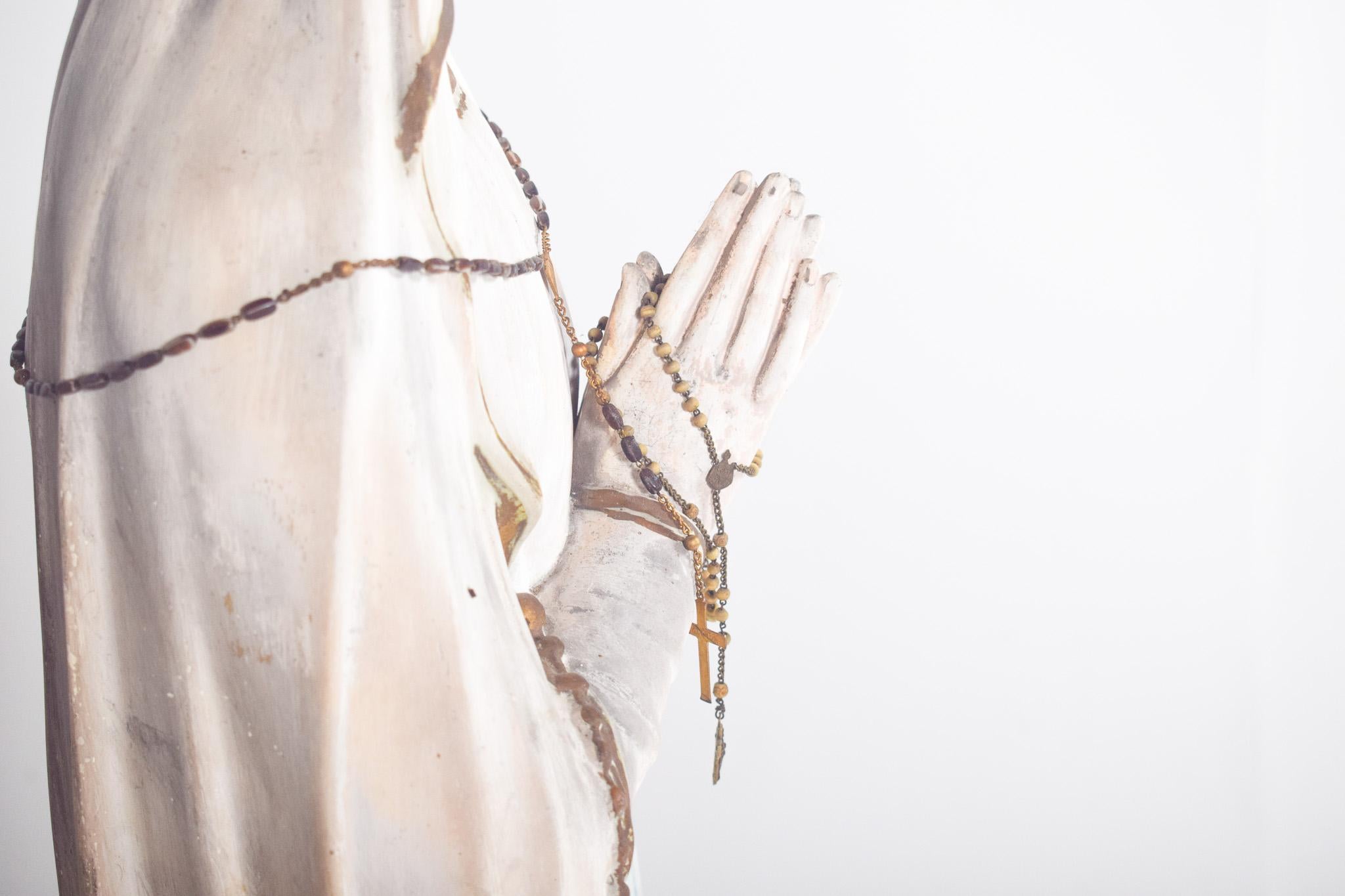 XX secolo Figura di Nostra Signora di Lourdes in ceramica in vendita