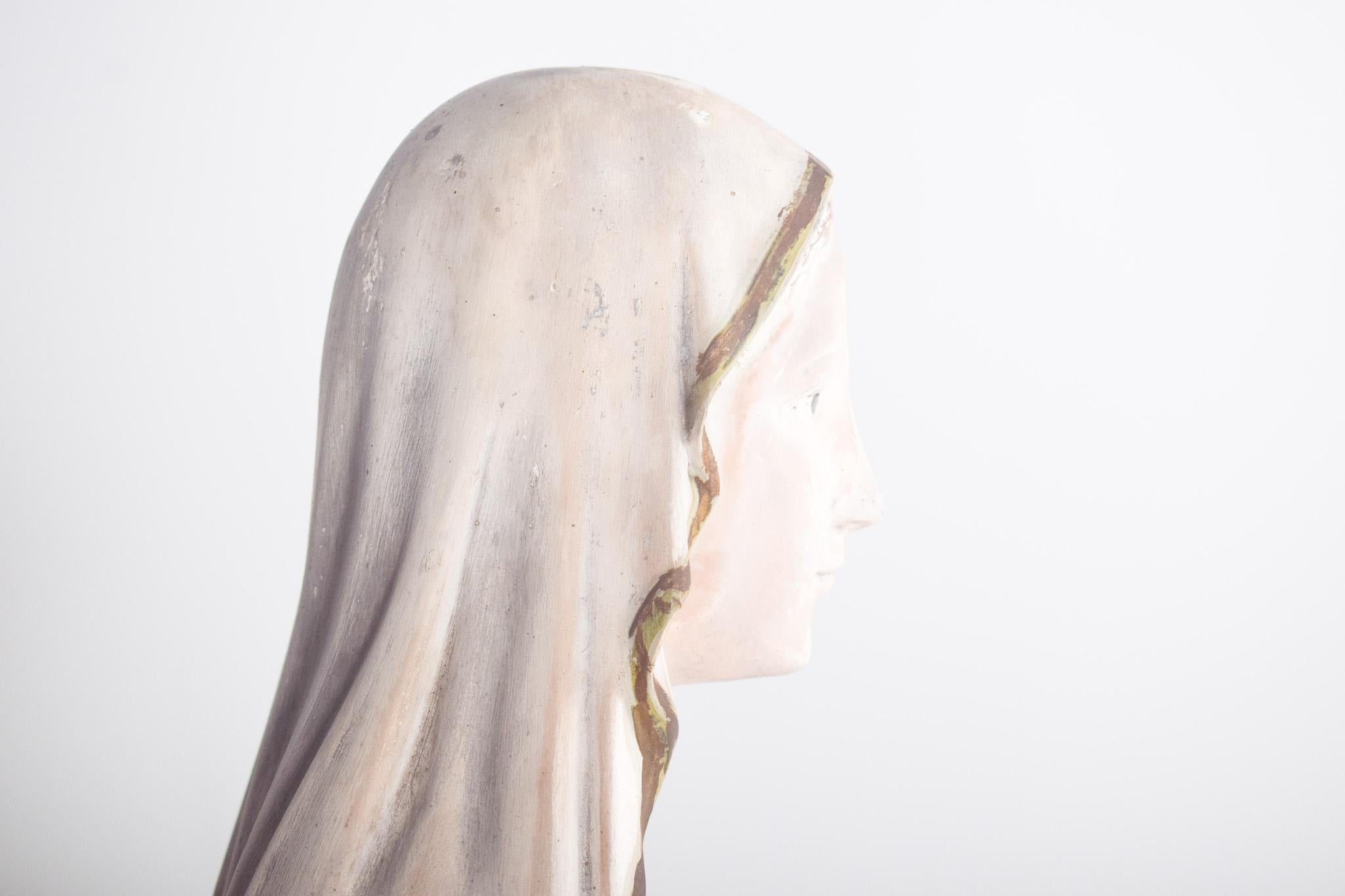 Terracotta Figura di Nostra Signora di Lourdes in ceramica in vendita