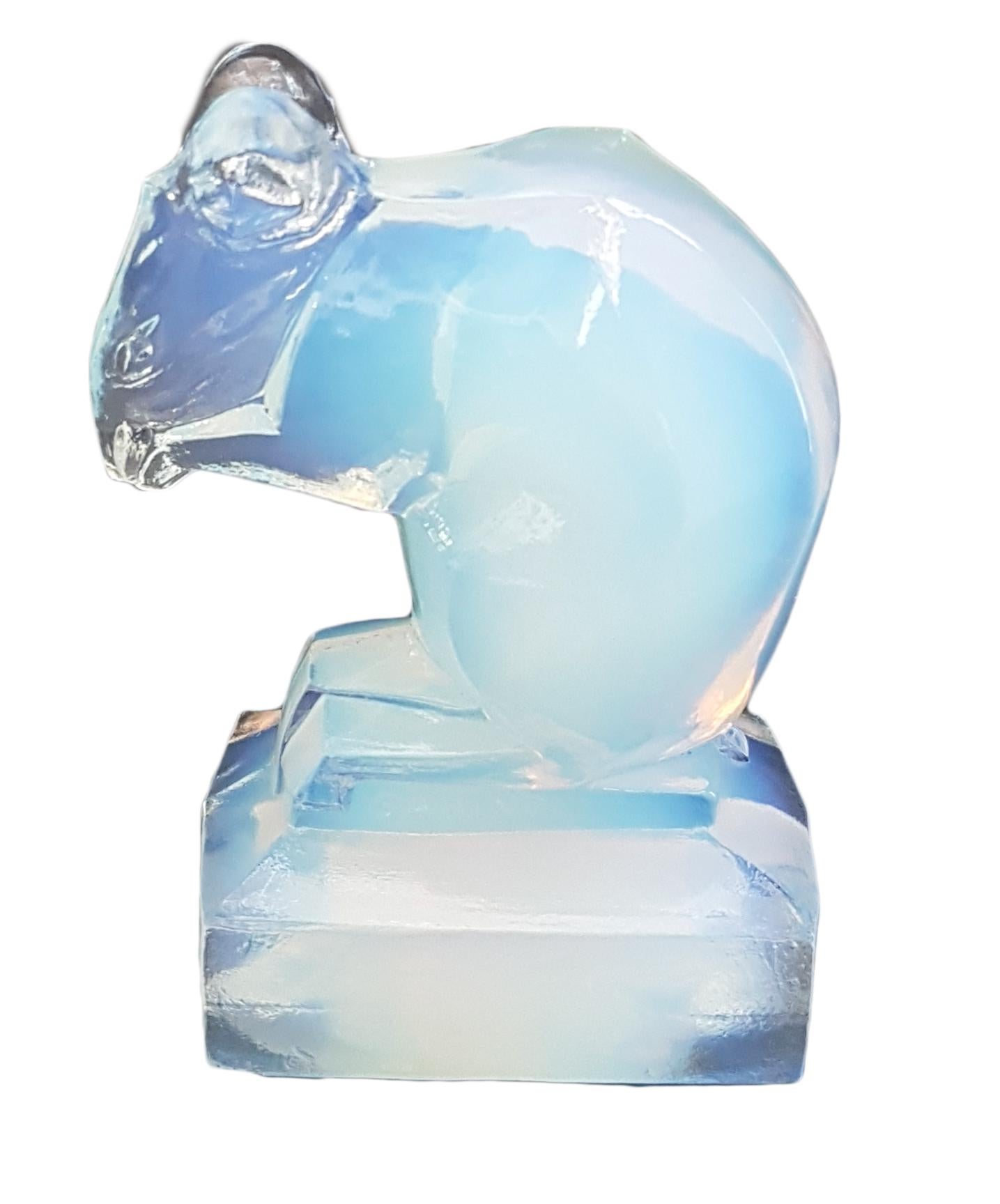 Opaleszierendes geformtes Glas, das von Murano-Herstellern hergestellt wurde. Markt 