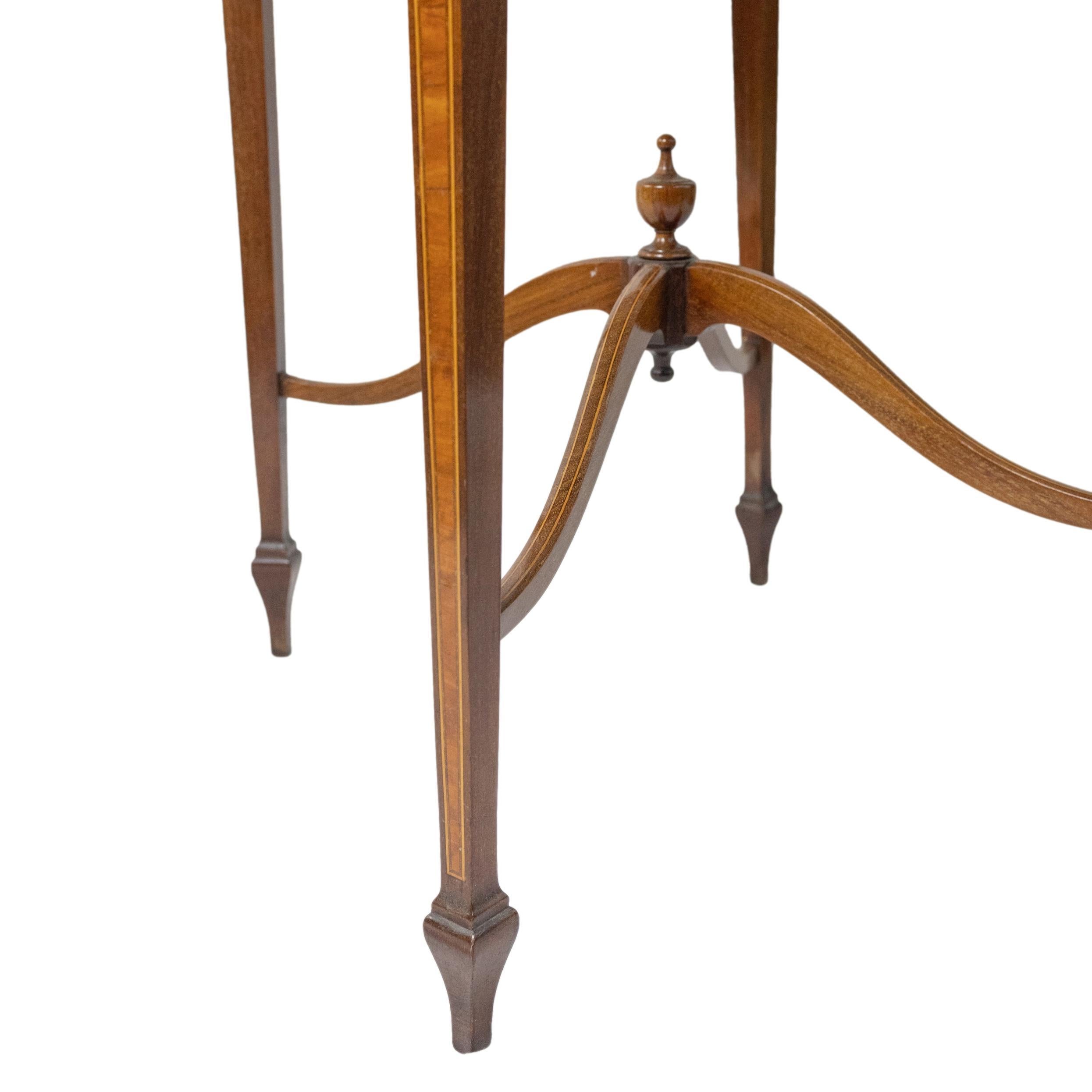Citronnier Table d'appoint ovale en acajou figuré et citronnier incrusté, anglaise, vers 1890 en vente