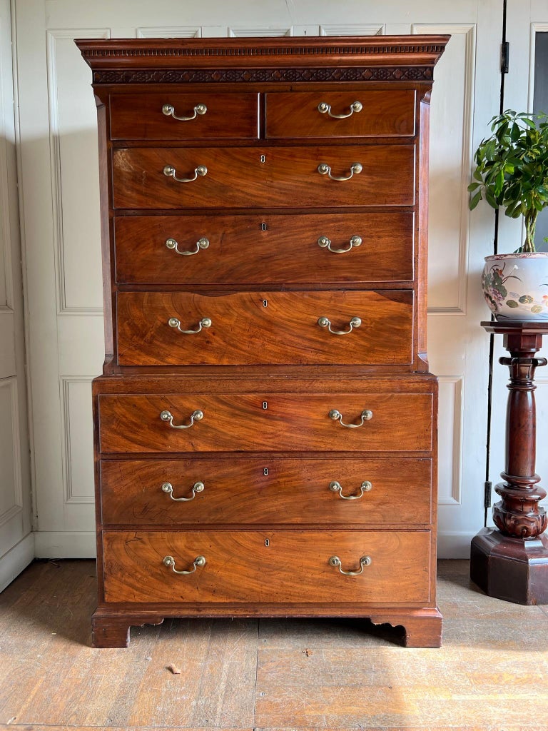 Figured Mahogany Chest on Chest For Sale at 1stDibs