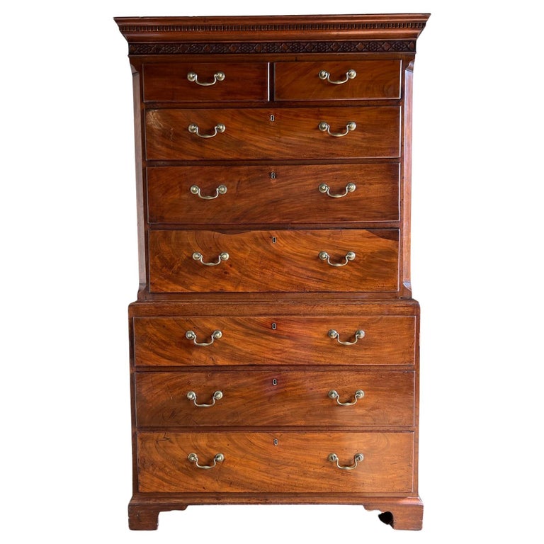 Figured Mahogany Chest on Chest For Sale at 1stDibs