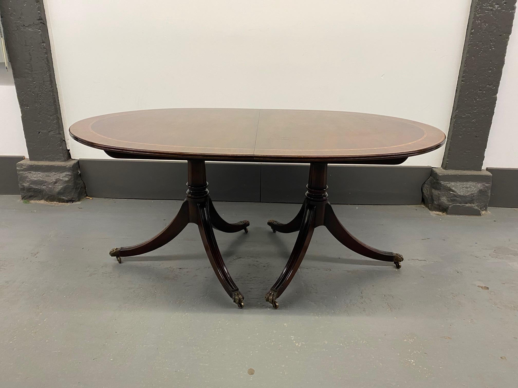 Fine figured Mahogany  Regency Style Double Pedestal Dining Table In Good Condition In Montreal, QC