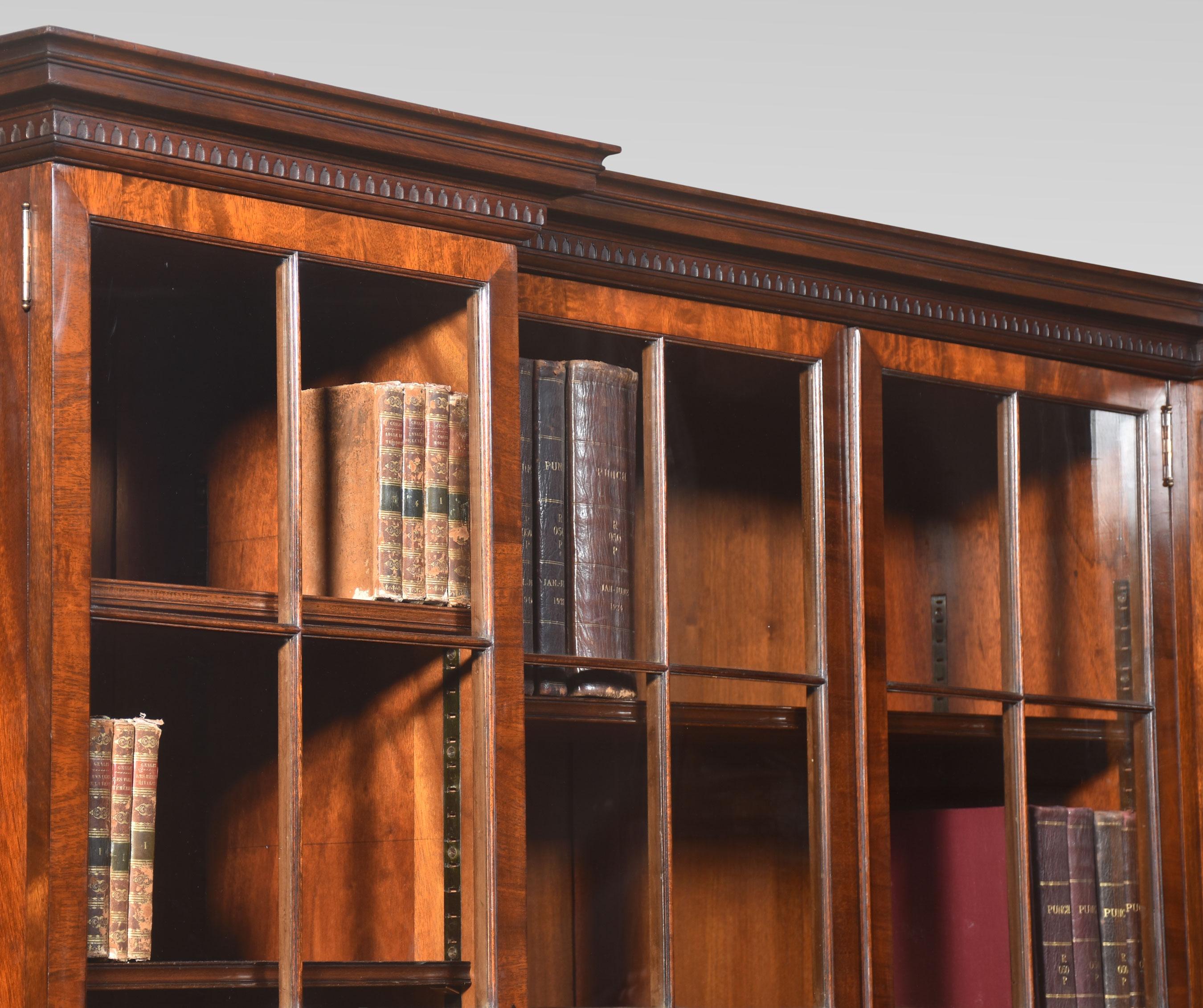 Figured Mahogany Four-Door Bookcase In Good Condition For Sale In Cheshire, GB