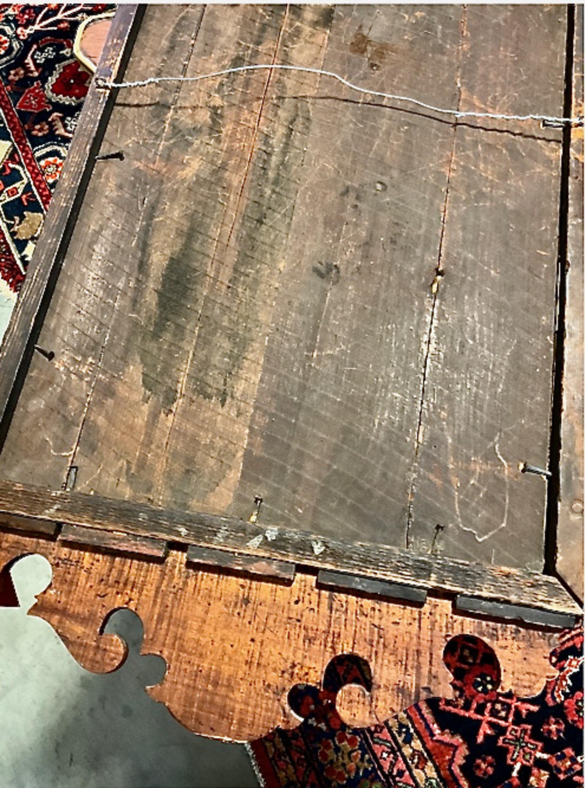 Figured Maple Chippendale Mirror, 18th Century In Good Condition For Sale In Pasadena, CA