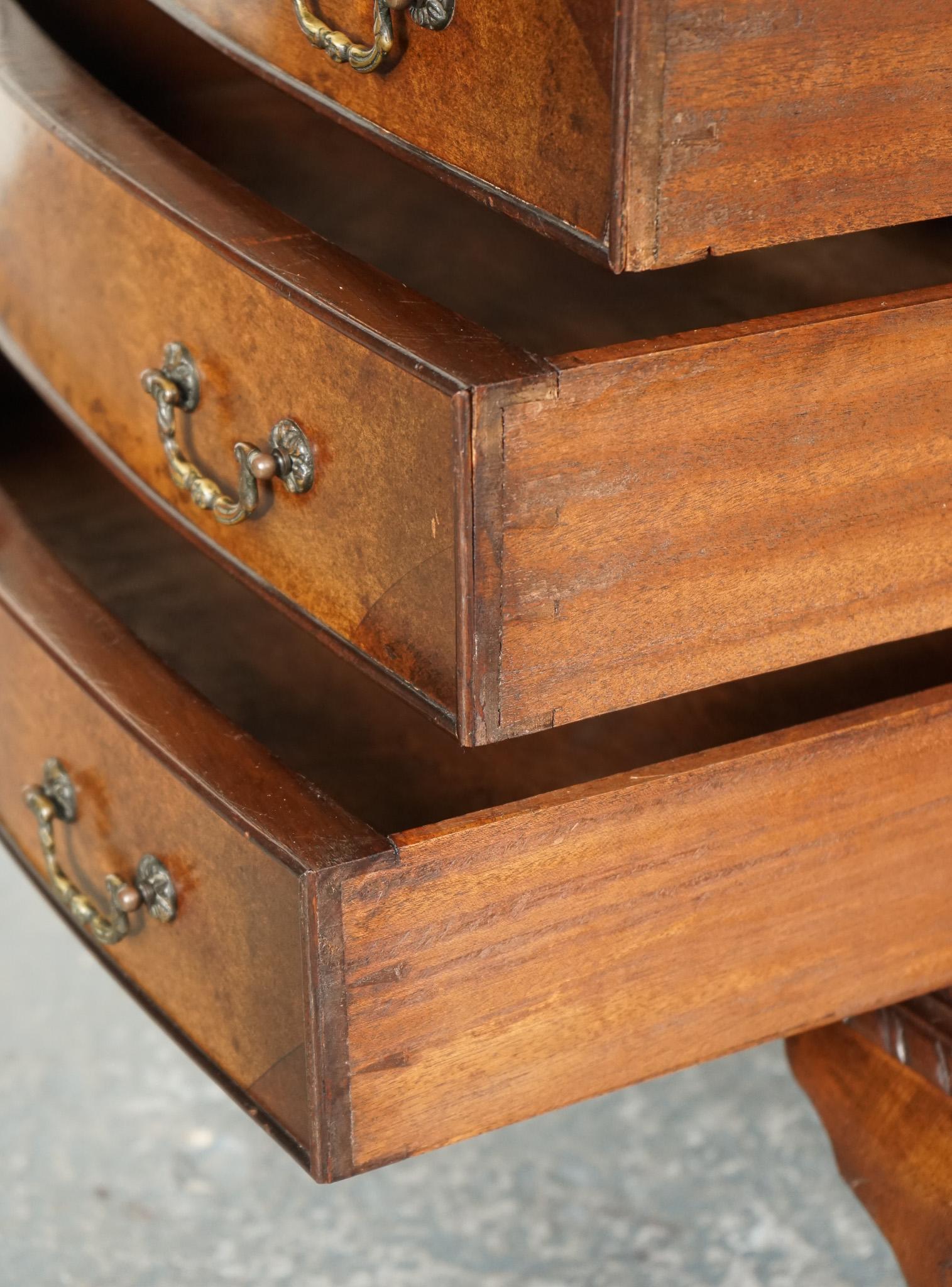20th Century FIGURED VICTORIAN WALNUT BOW FRONTED CHEST OF DRAWERS RAiSED ON QUEEN ANNE LEGS For Sale