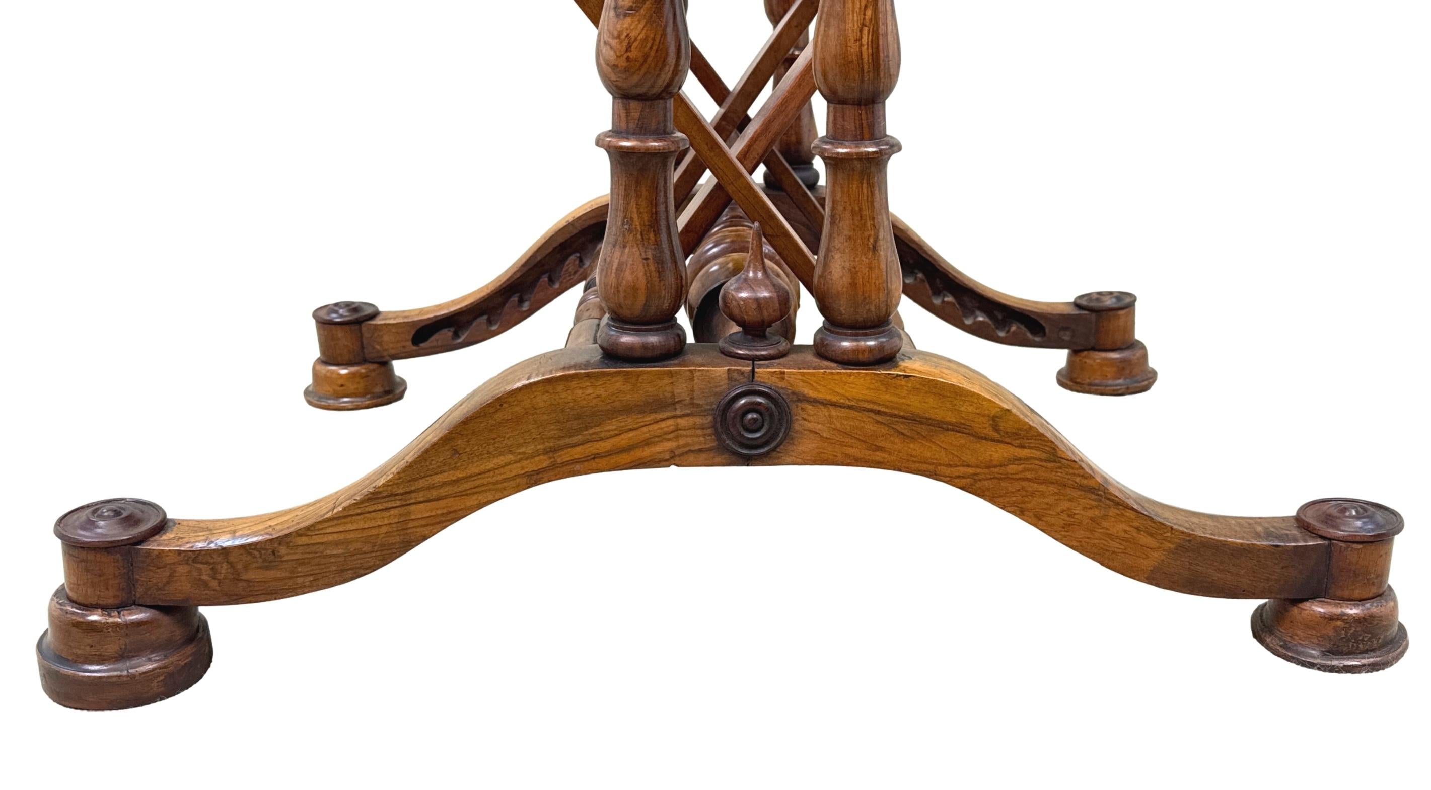 Figured Walnut 19th Century Antique Folio Stand im Angebot 1