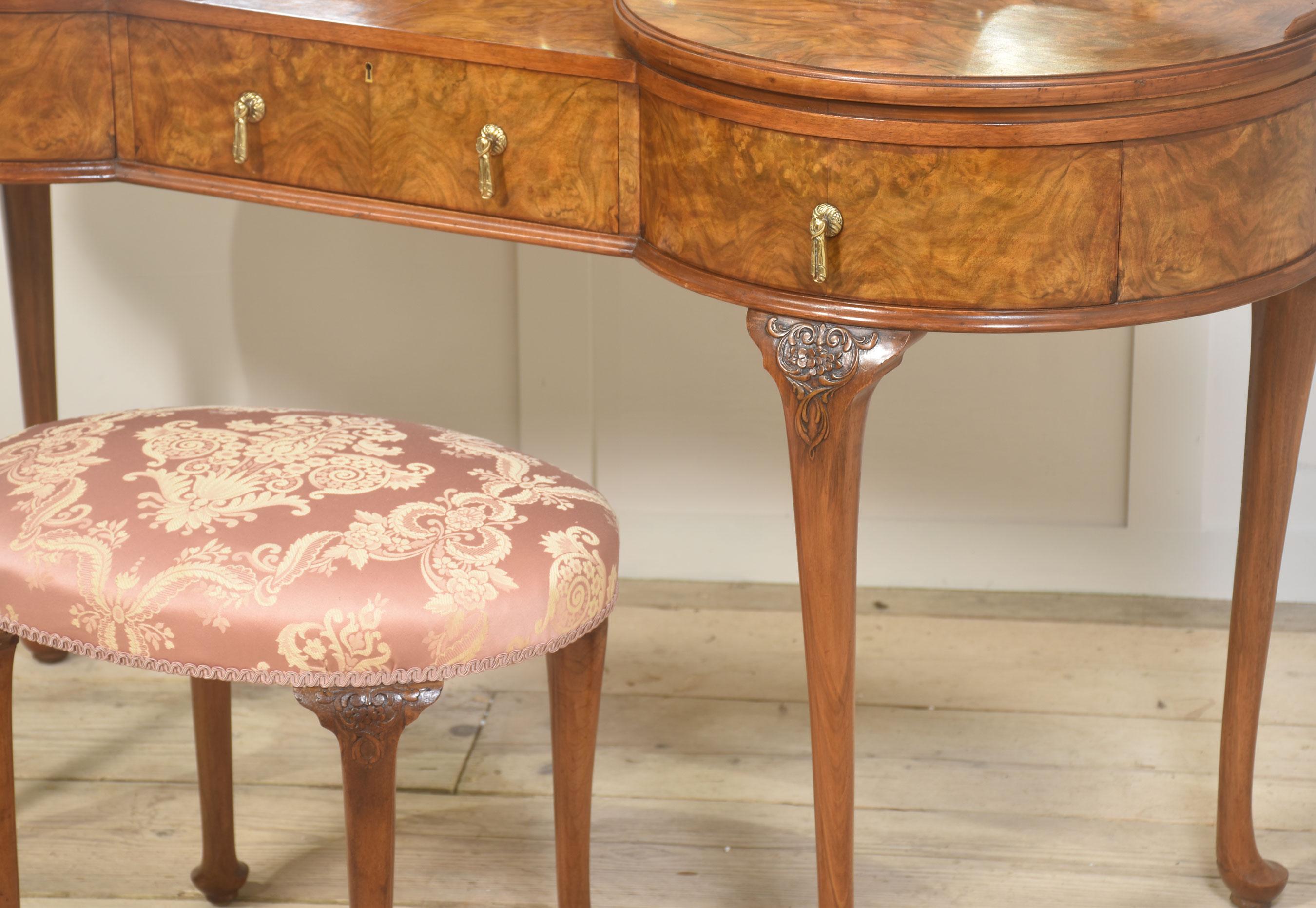 Figured walnut dressing table 5