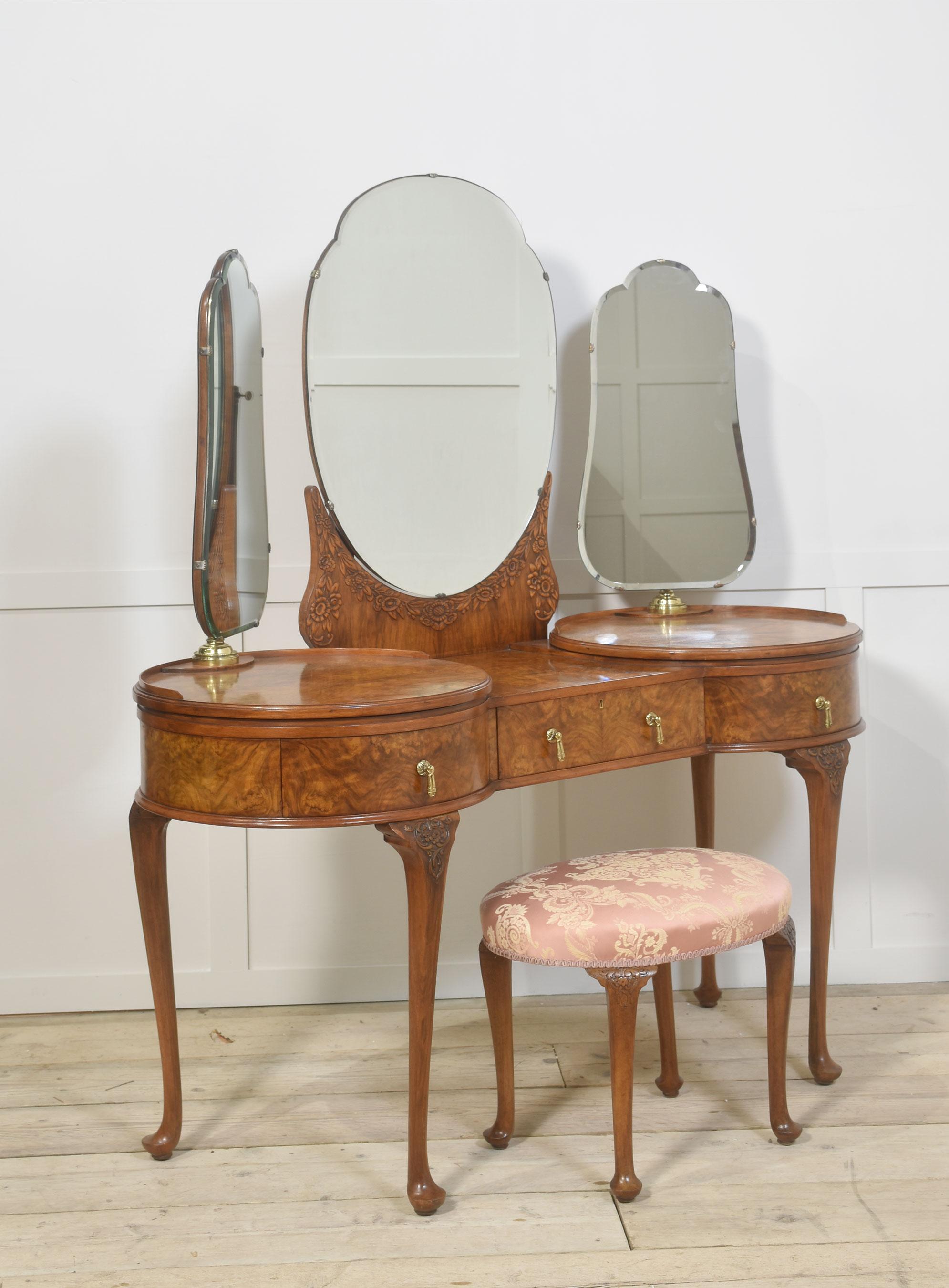20th Century Figured walnut dressing table
