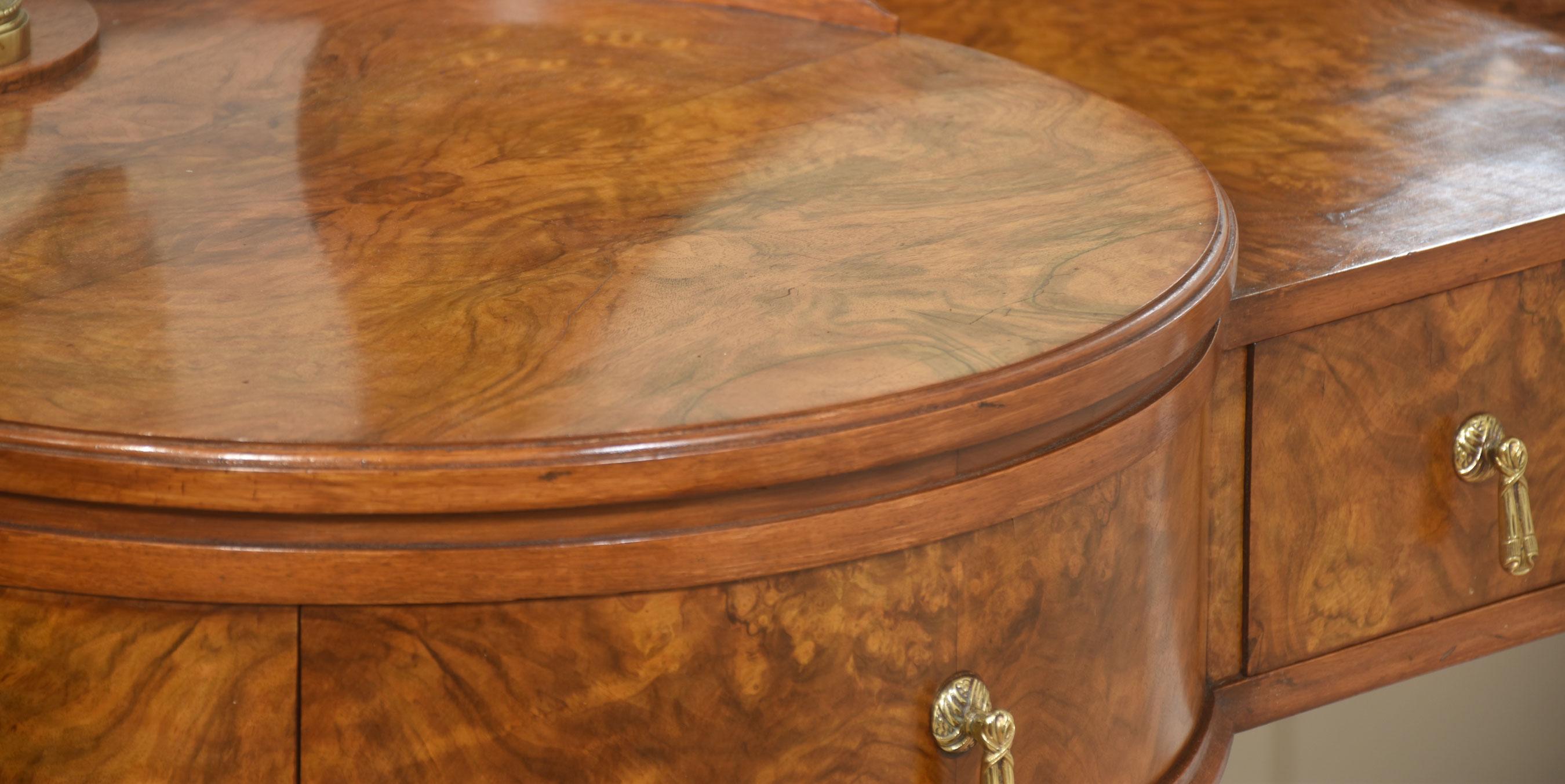 Walnut Figured walnut dressing table