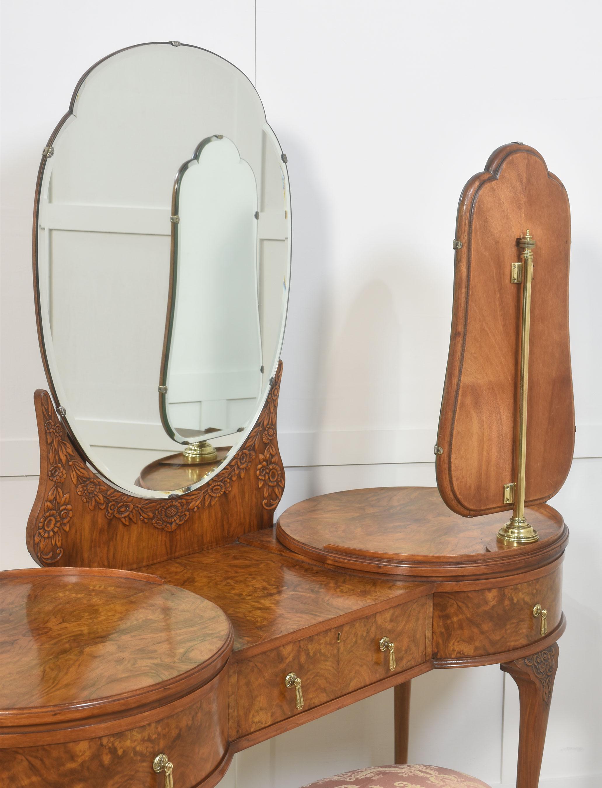 Figured walnut dressing table 3
