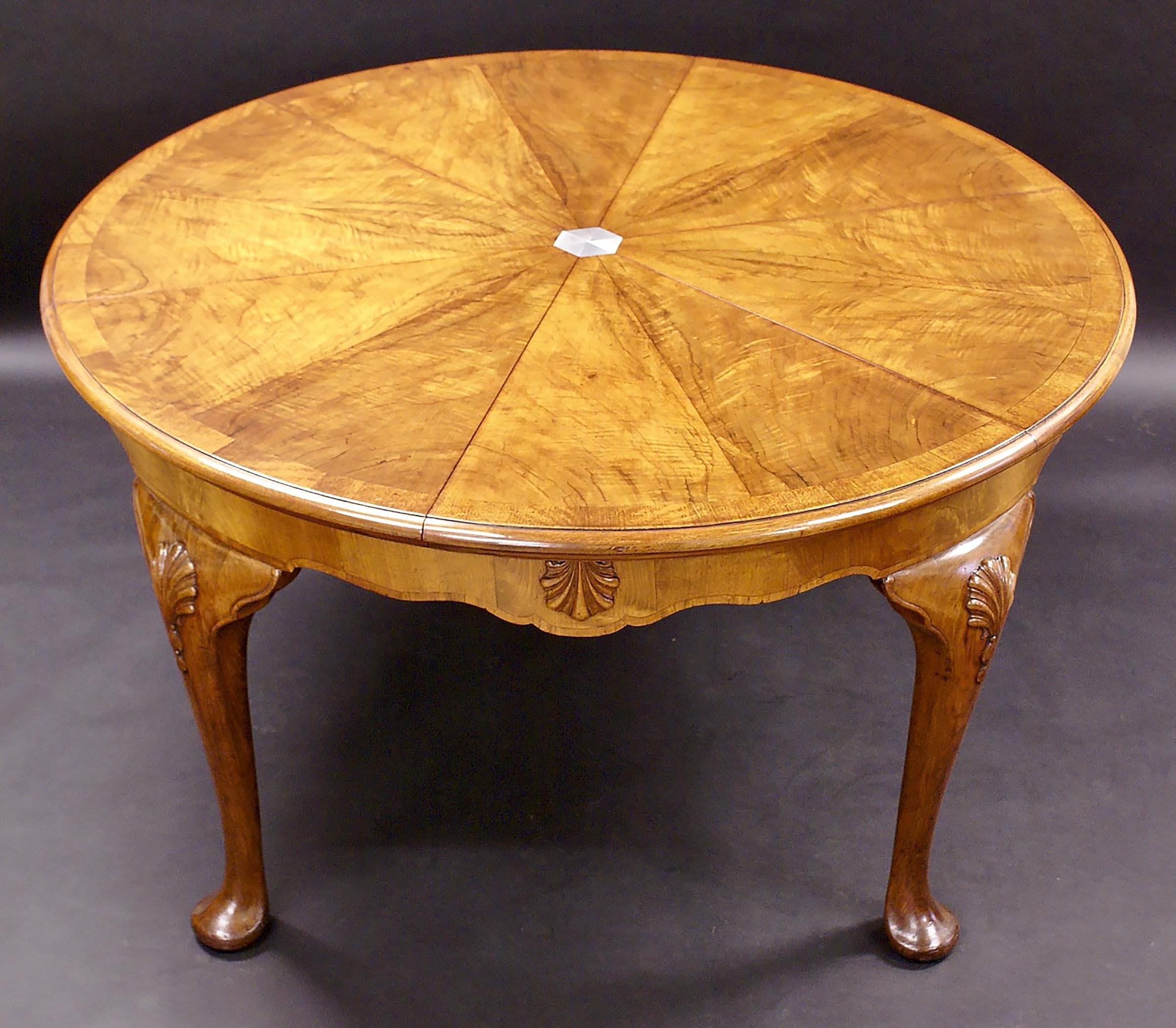 Figured Walnut Extending Circular Table by Gillows 4