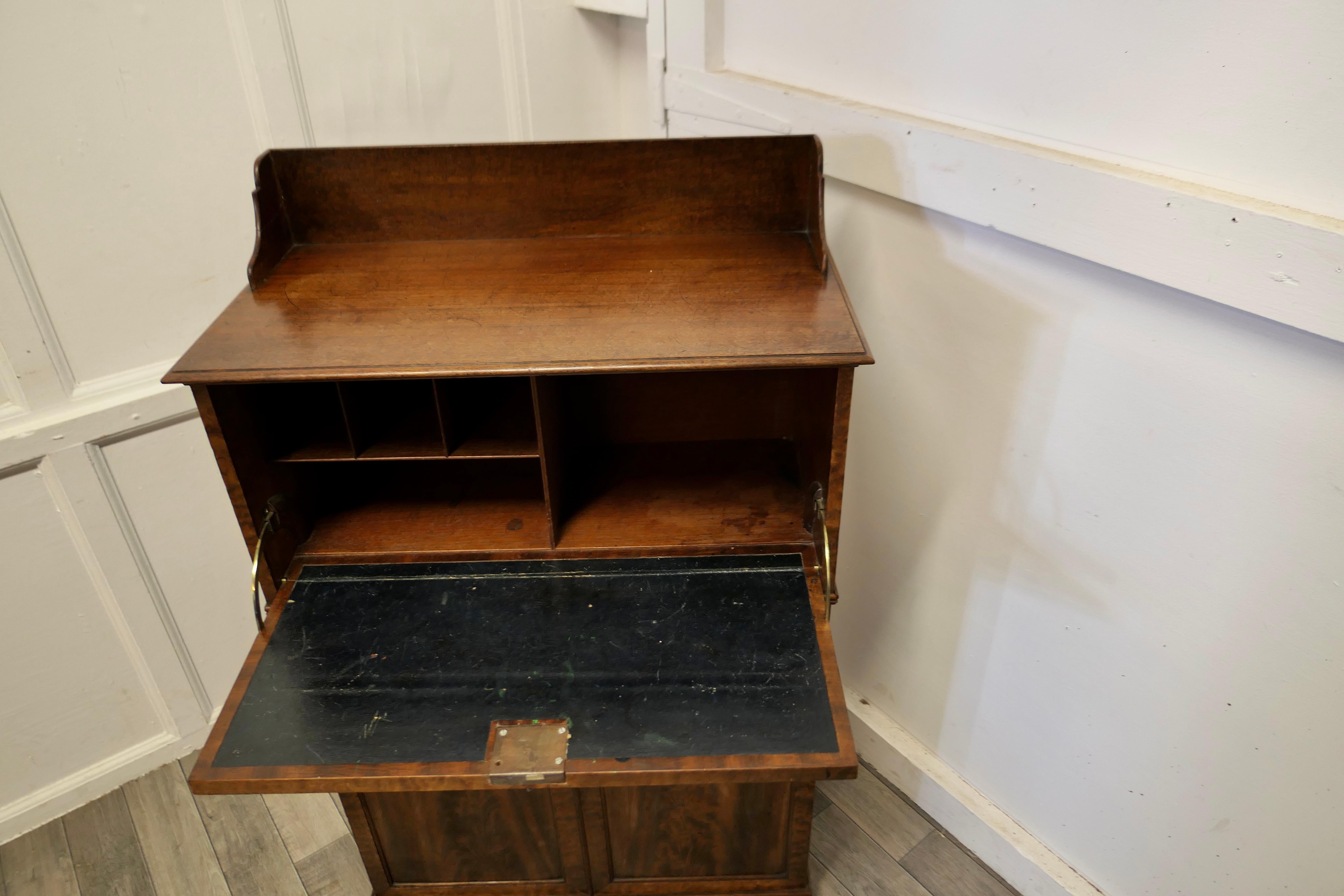 Early 20th Century Figured Walnut Hotel Restaurant Reception Hostess Greeting Station, Greeter