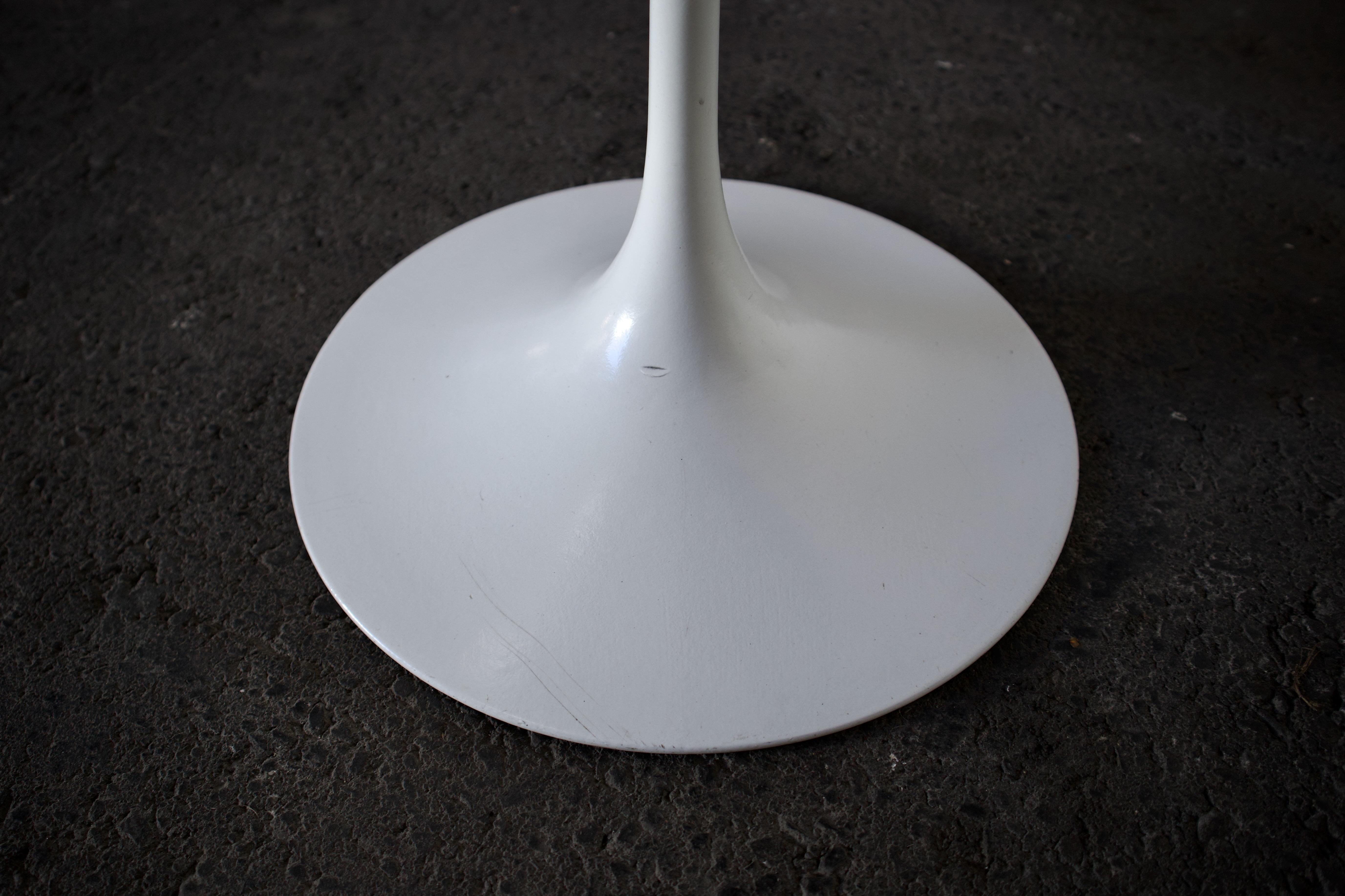 Table d'appoint Saarinen Tulip pour Knoll International, début des années 1960 en vente 4