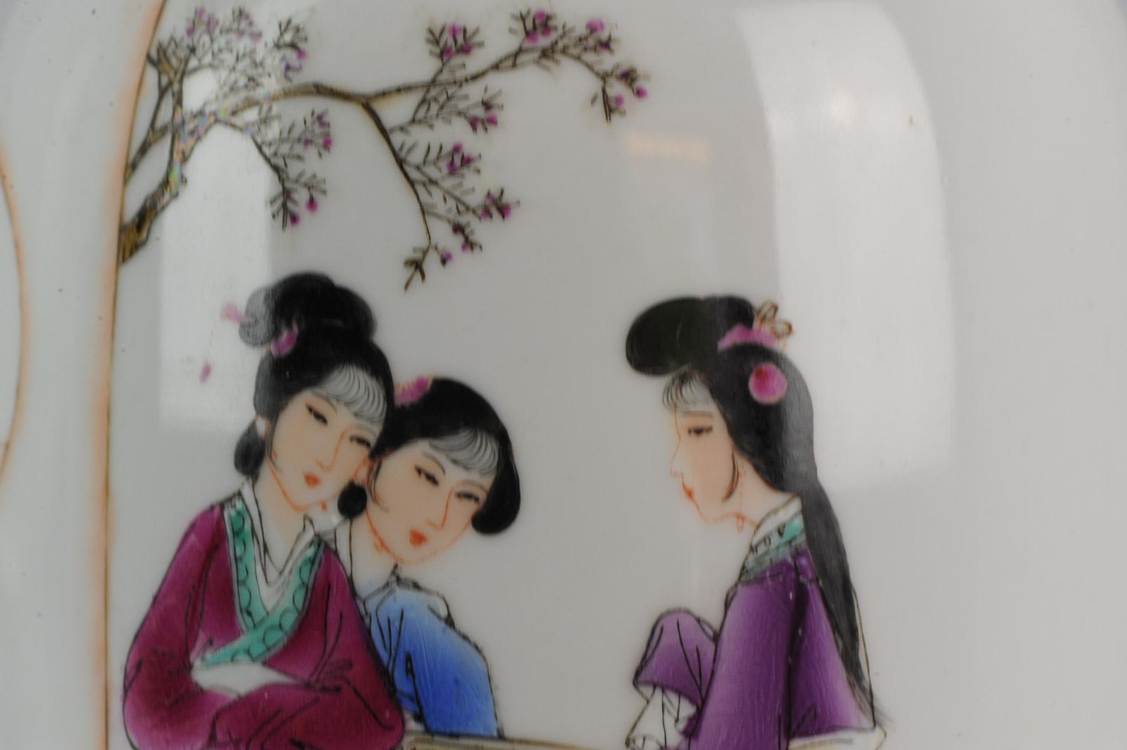 Figure Famille Rose Garden Vaso di porcellana cinese, XX secolo In condizioni ottime in vendita a Amsterdam, Noord Holland