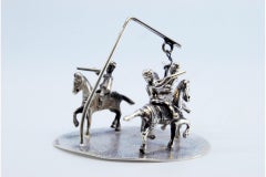 Figurines de chevaliers dans un enclos rond pratiquant des sports