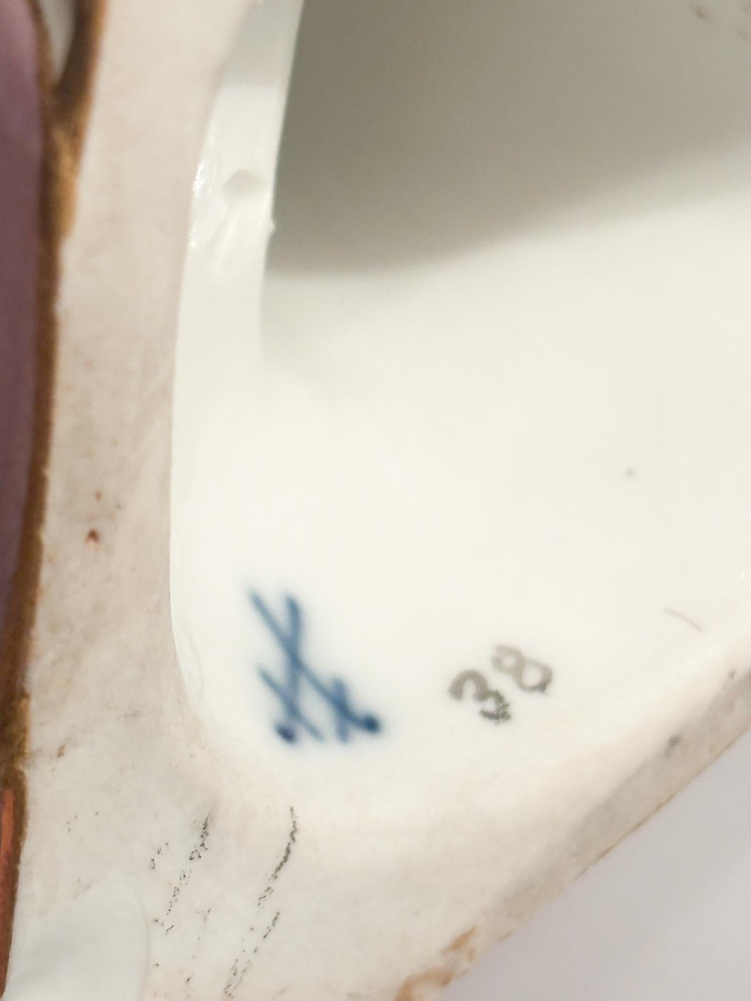 Figurina di Putto dell'Amore in Porcellana di Meissen del 1800 in vendita 5