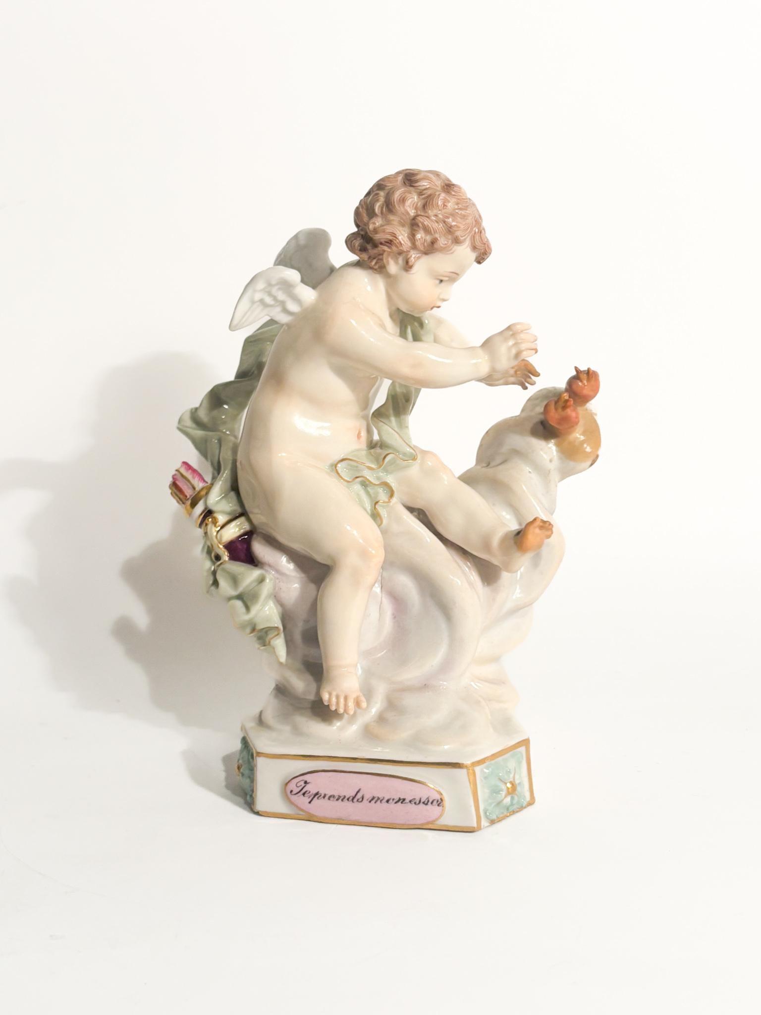 Greco classico Figurina di Putto dell'Amore in Porcellana di Meissen del 1800 in vendita